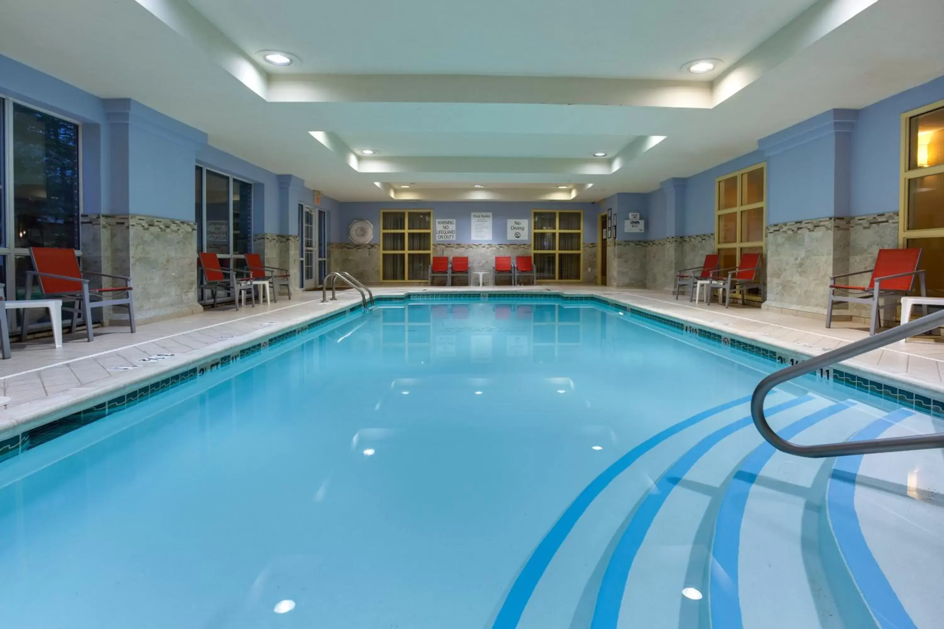 Swimming pool in Holiday Inn Express Tower Center New Brunswick by IHG Swimming pool in Holiday Inn Express Tower Center New Brunswick by IHG