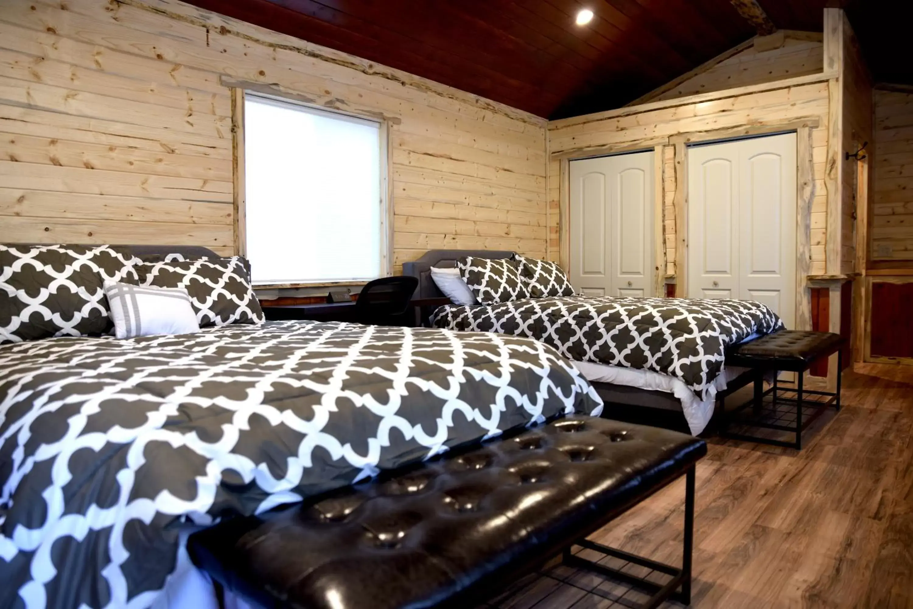 Bed in Gateway Inn & Cabins Bed in Gateway Inn & Cabins