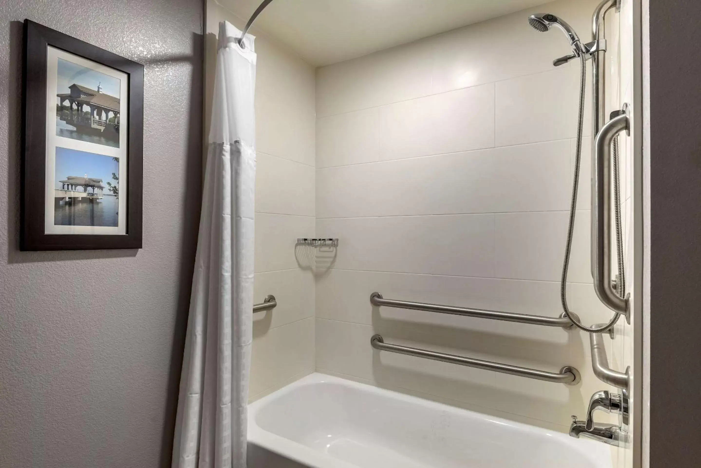 Bathroom in Comfort Suites near Birkdale Village - Huntersville