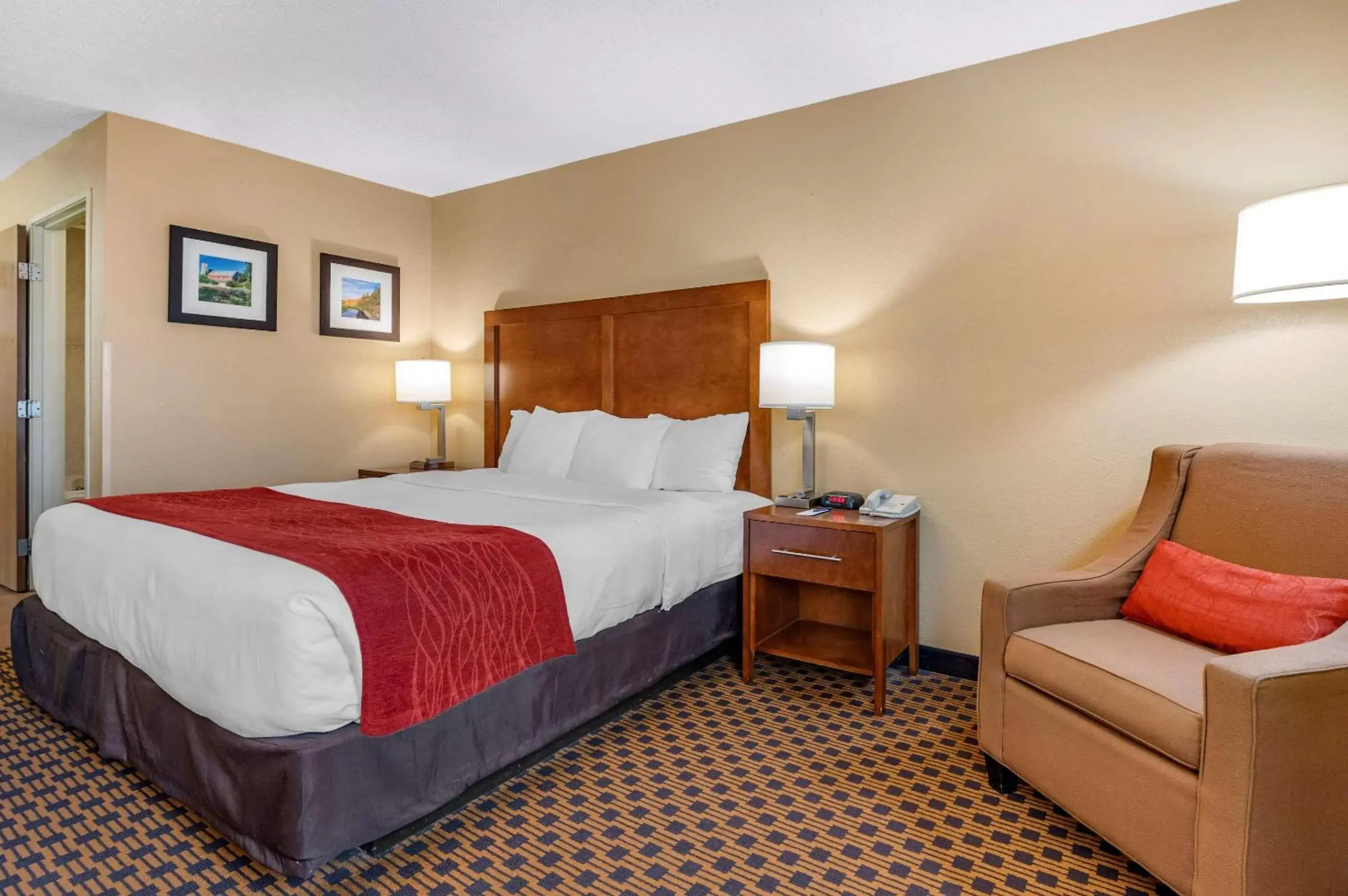 Photo of the whole room, Bed in Comfort Inn Joliet West I-80