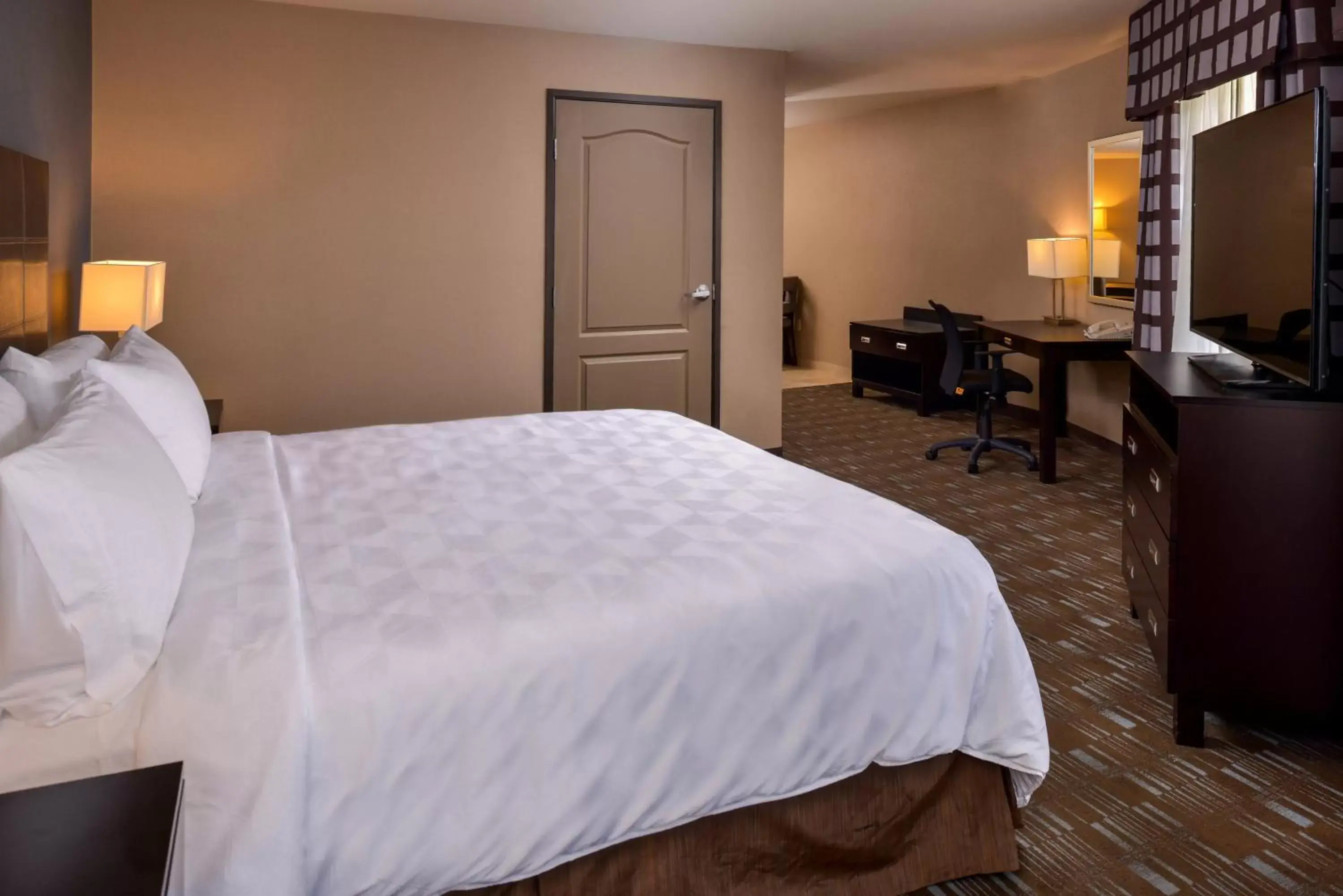 Photo of the whole room, Bed in Holiday Inn Ontario Airport - California, an IHG Hotel