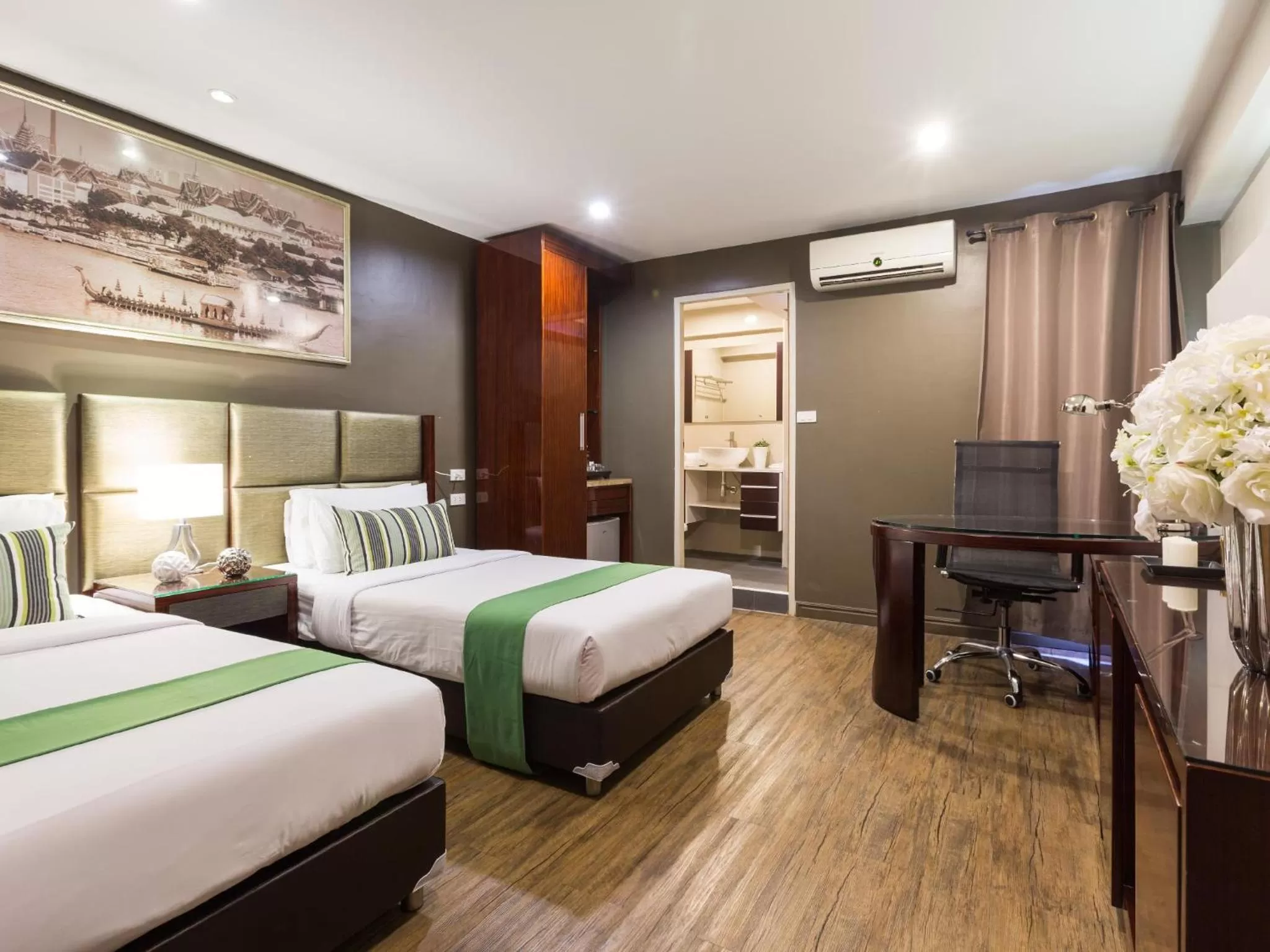TV and multimedia, Bed in Ratchada Point Hotel