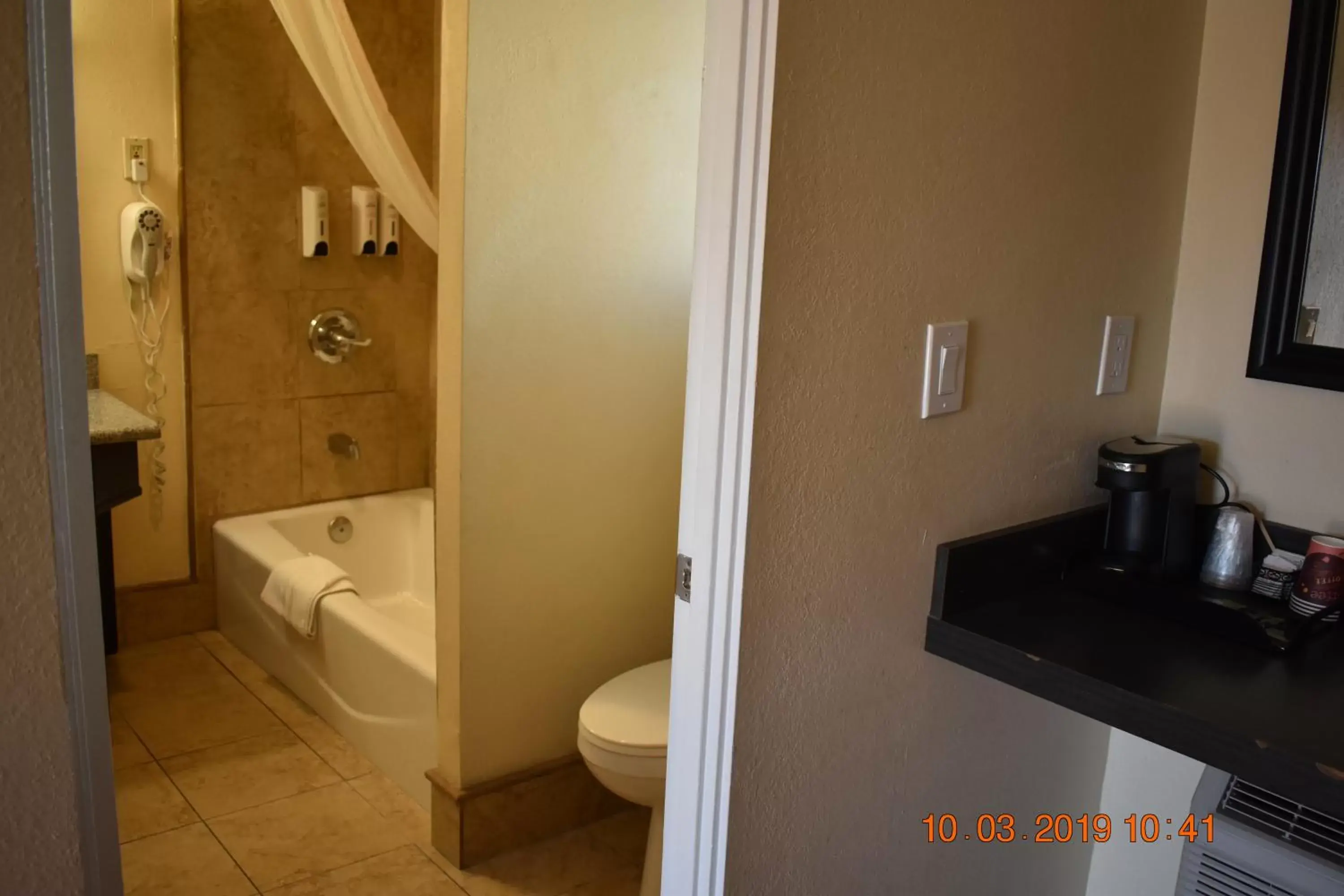 Bathroom in Rockview Inn and Suites