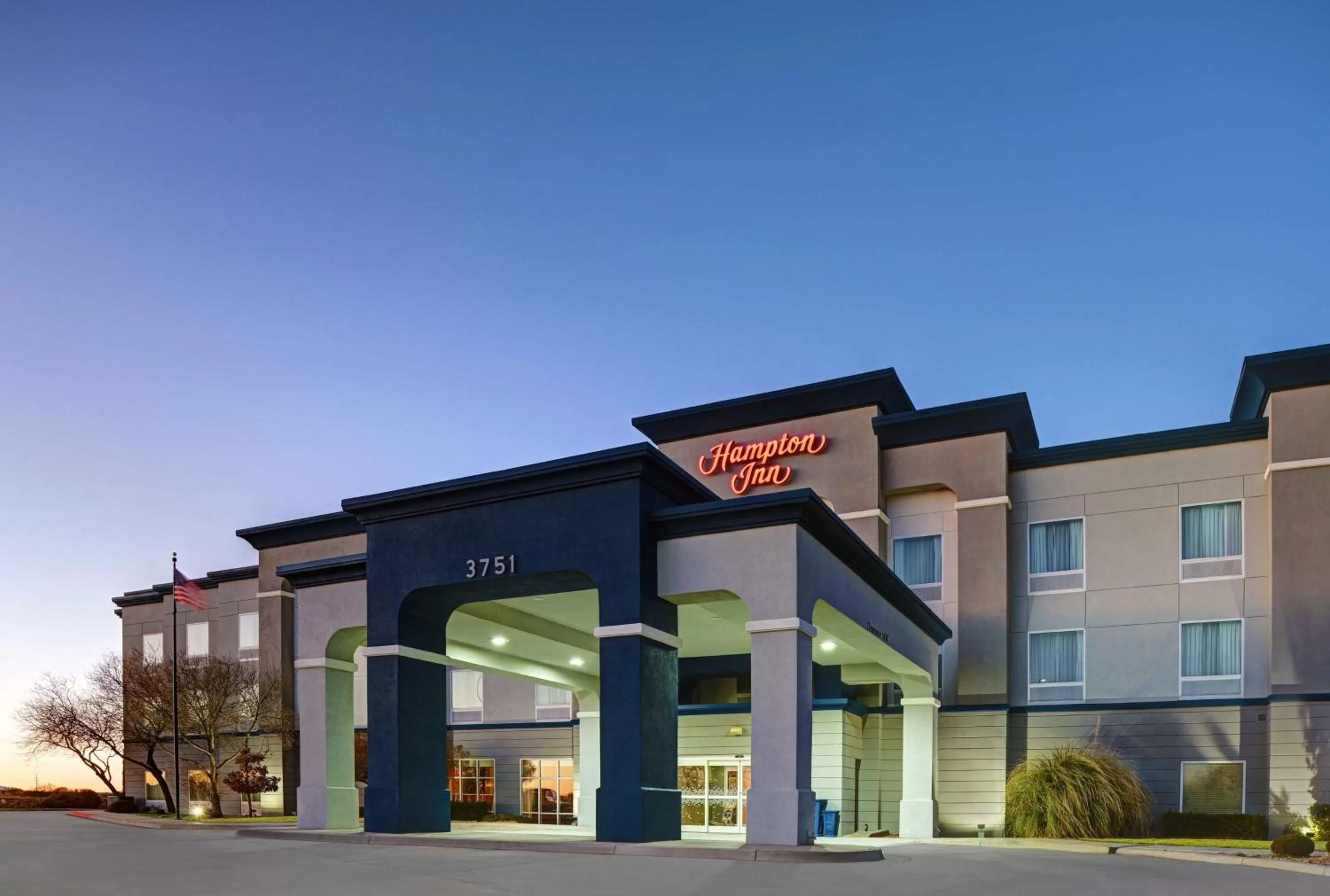 Property building in Hampton Inn Deming