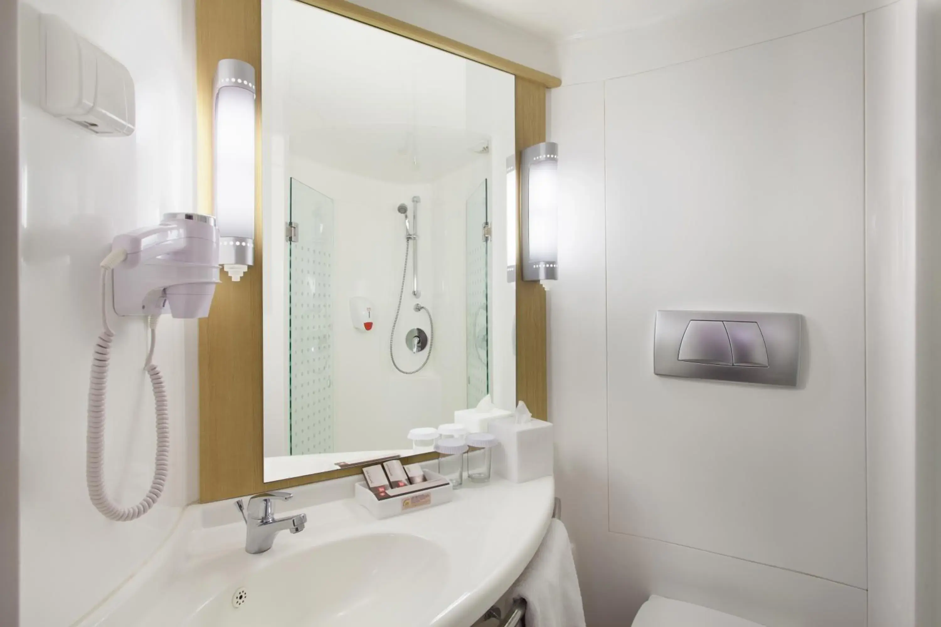 Bathroom in Ibis Balikpapan Bathroom in Ibis Balikpapan