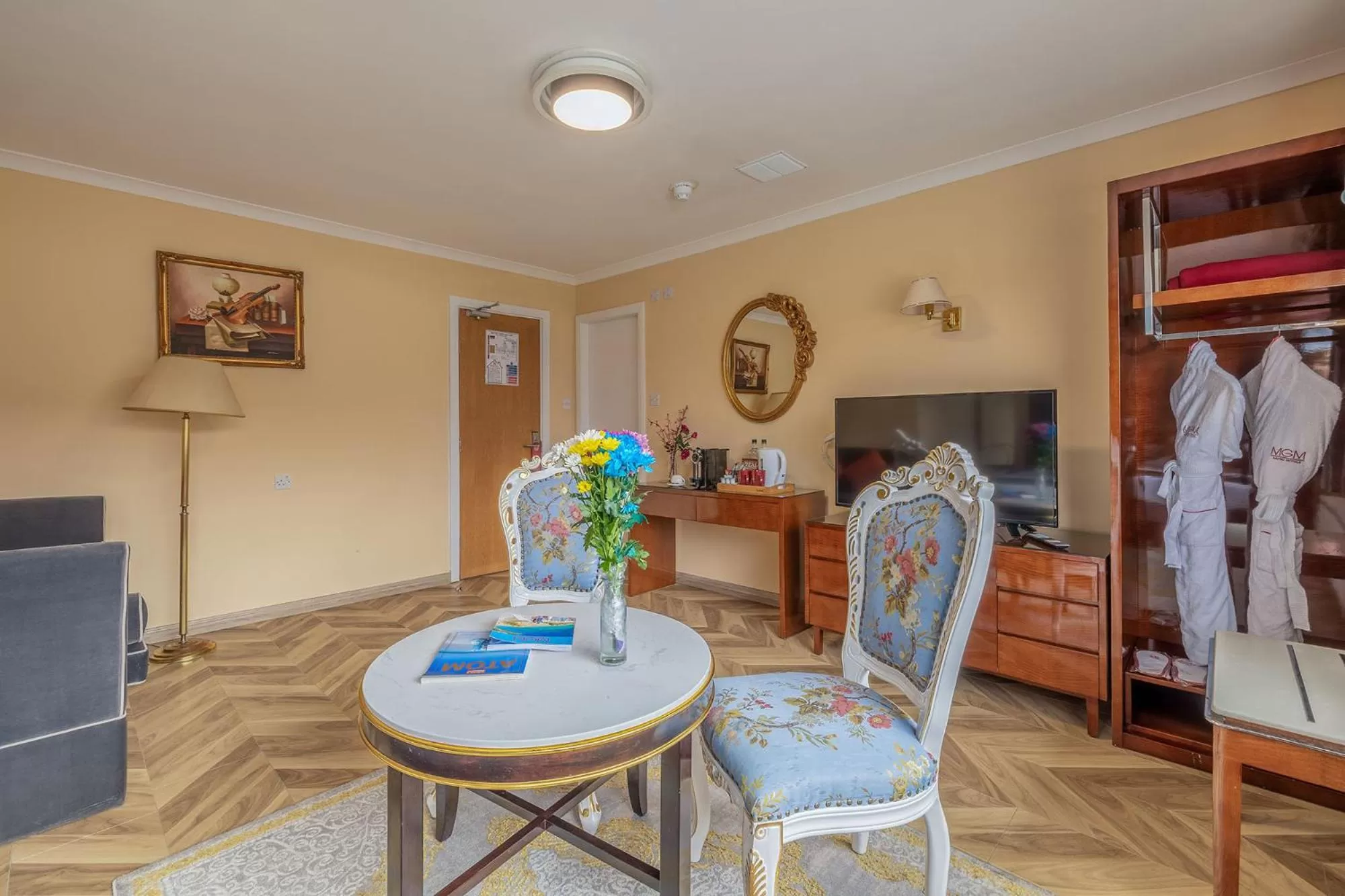 Bedroom in Muthu Fort William Hotel