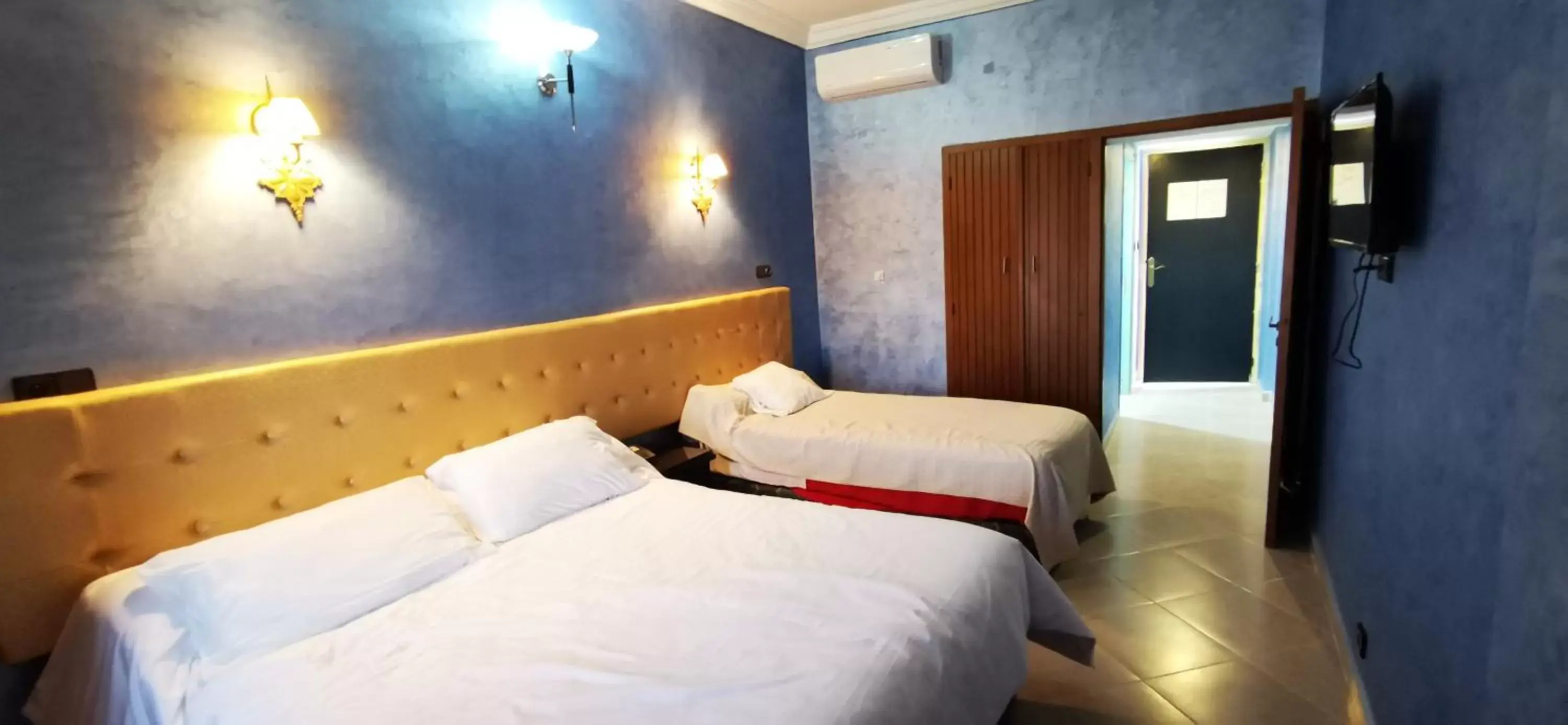 Deluxe Double Room (2 Adults + 1 Child) in Hotel Saghro