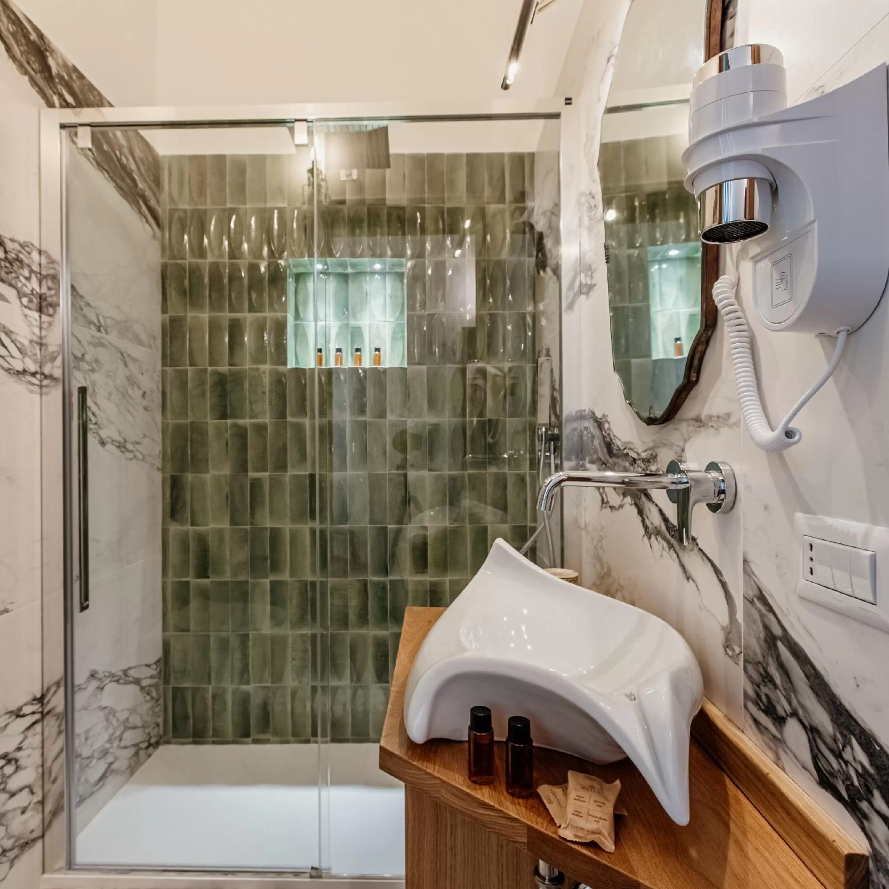 Bathroom in Palazzo Giunta - Porta Marina Ortigia