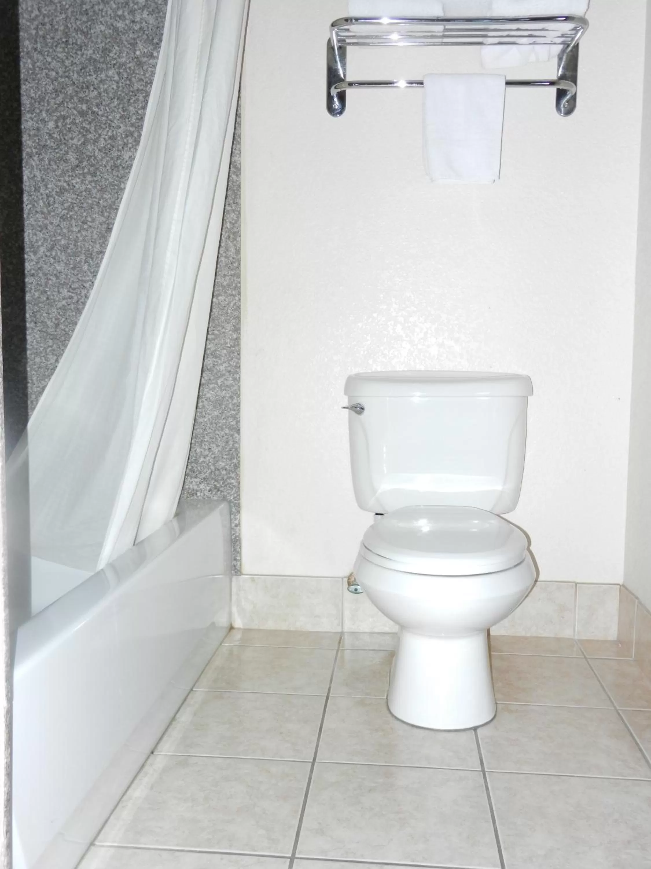 Bathroom in Super 8 by Wyndham Humble - Atascocita - FM 1960 I-69