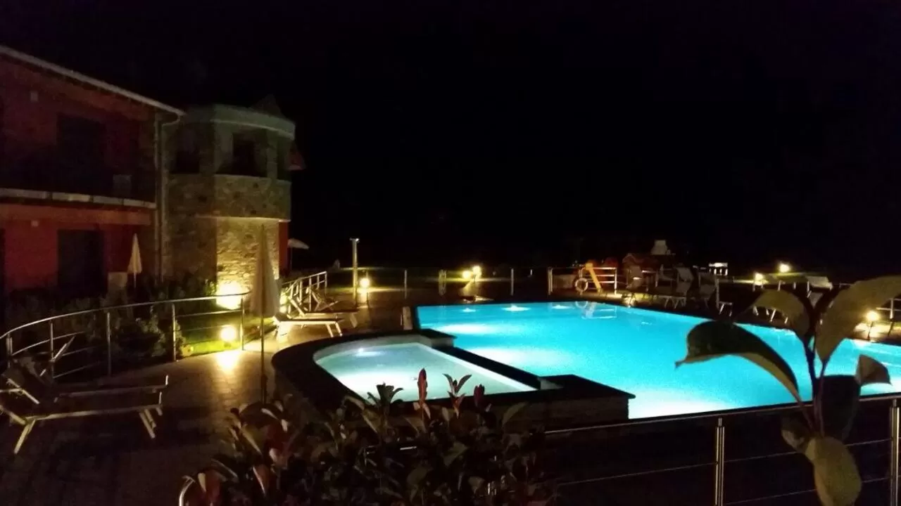 Pool View in Residence Villa Paradiso