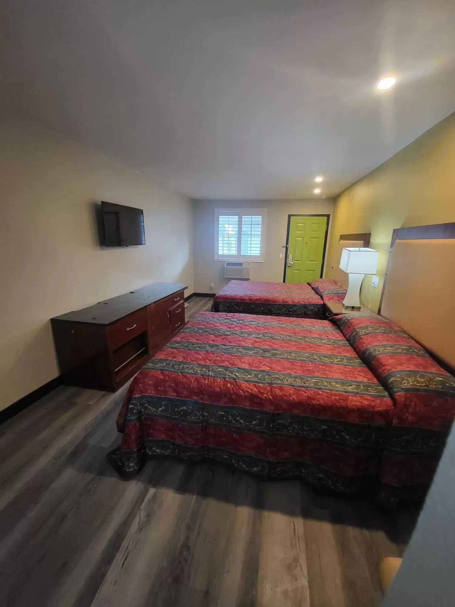 Photo of the whole room in Stadium Inn & Spas Photo of the whole room in Stadium Inn & Spas