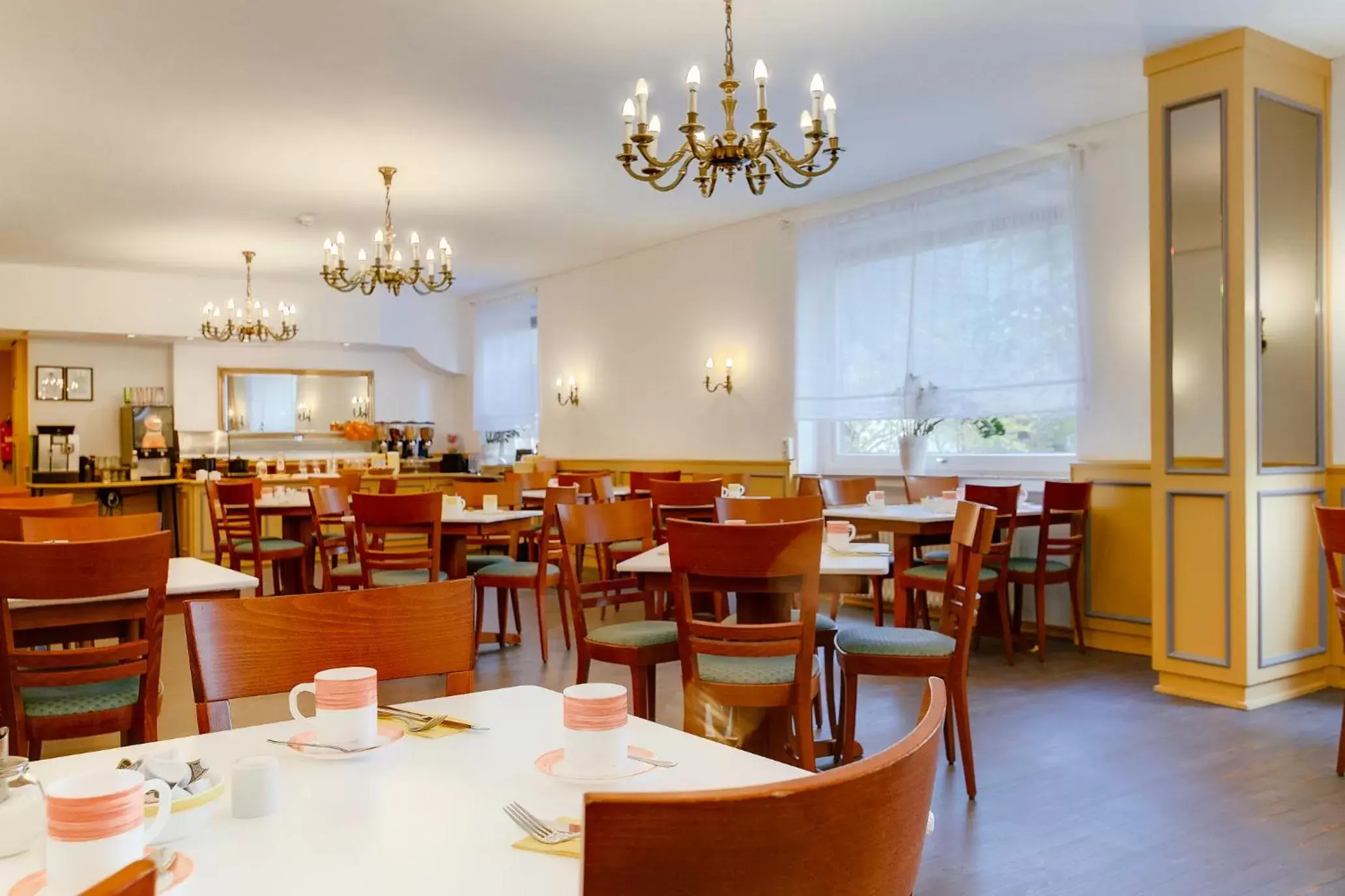 Breakfast, Restaurant/Places to Eat in Hotel Hannover Airport by Premiere Classe