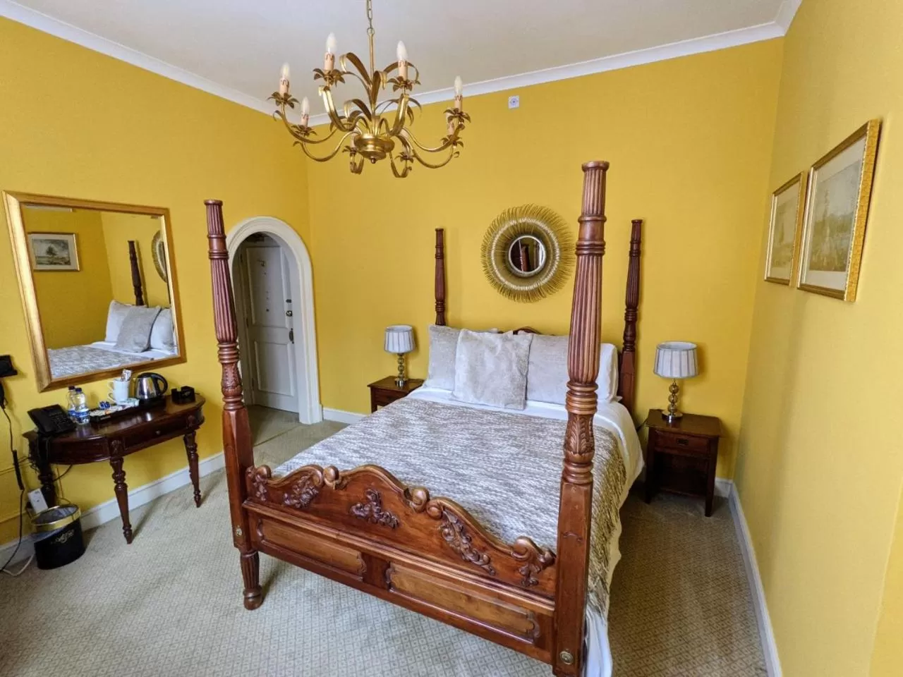 Bed in Angel and Royal Hotel