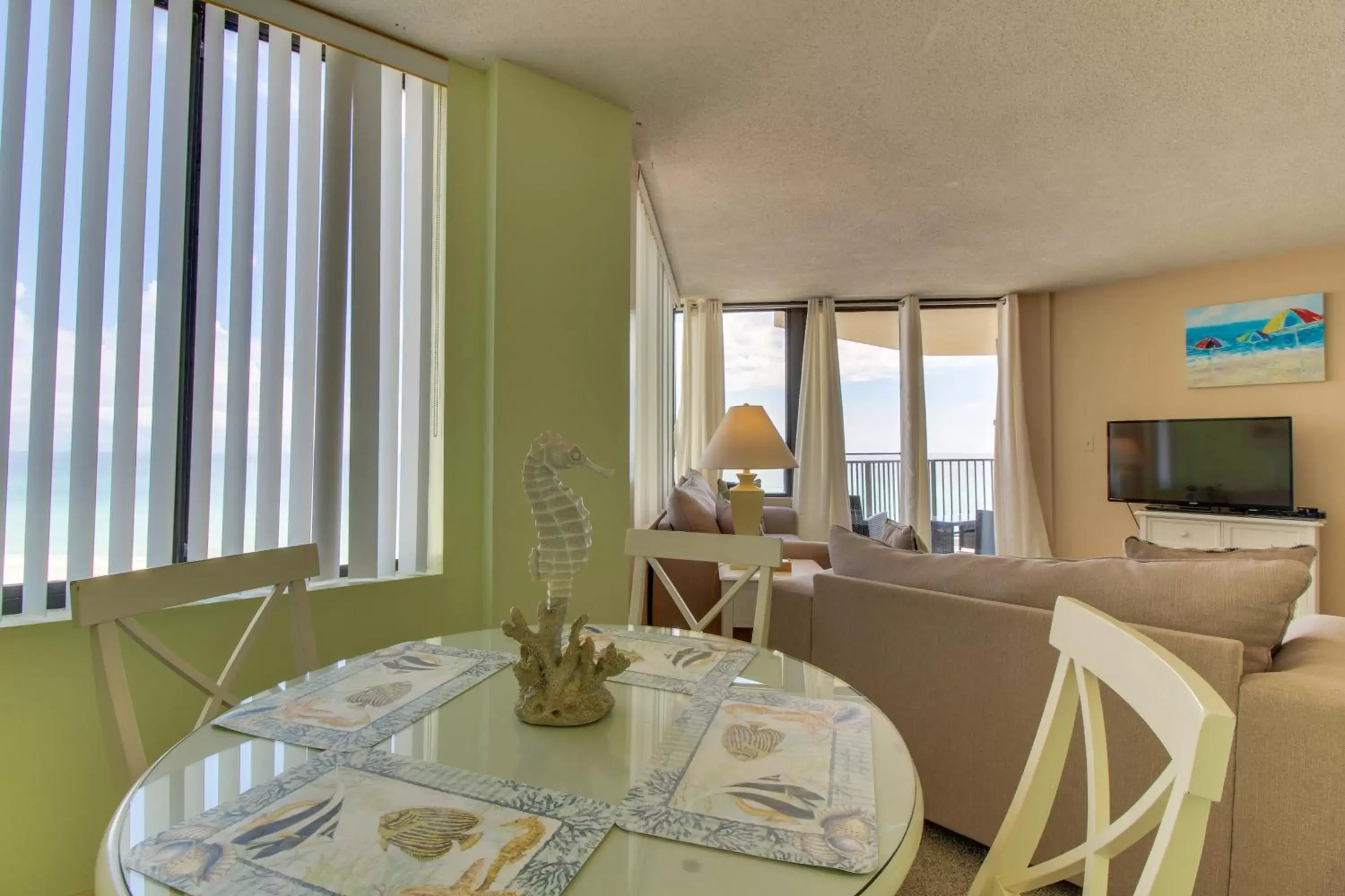 Dining Area in Sunbird #608E