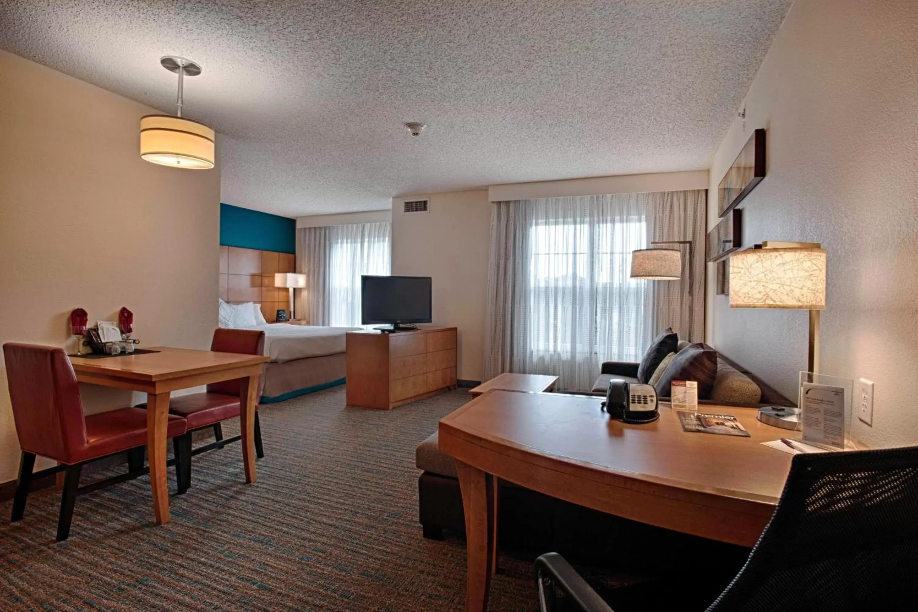 Bedroom, Dining Area in Residence Inn by Marriott Atlantic City Airport Egg Harbor Township