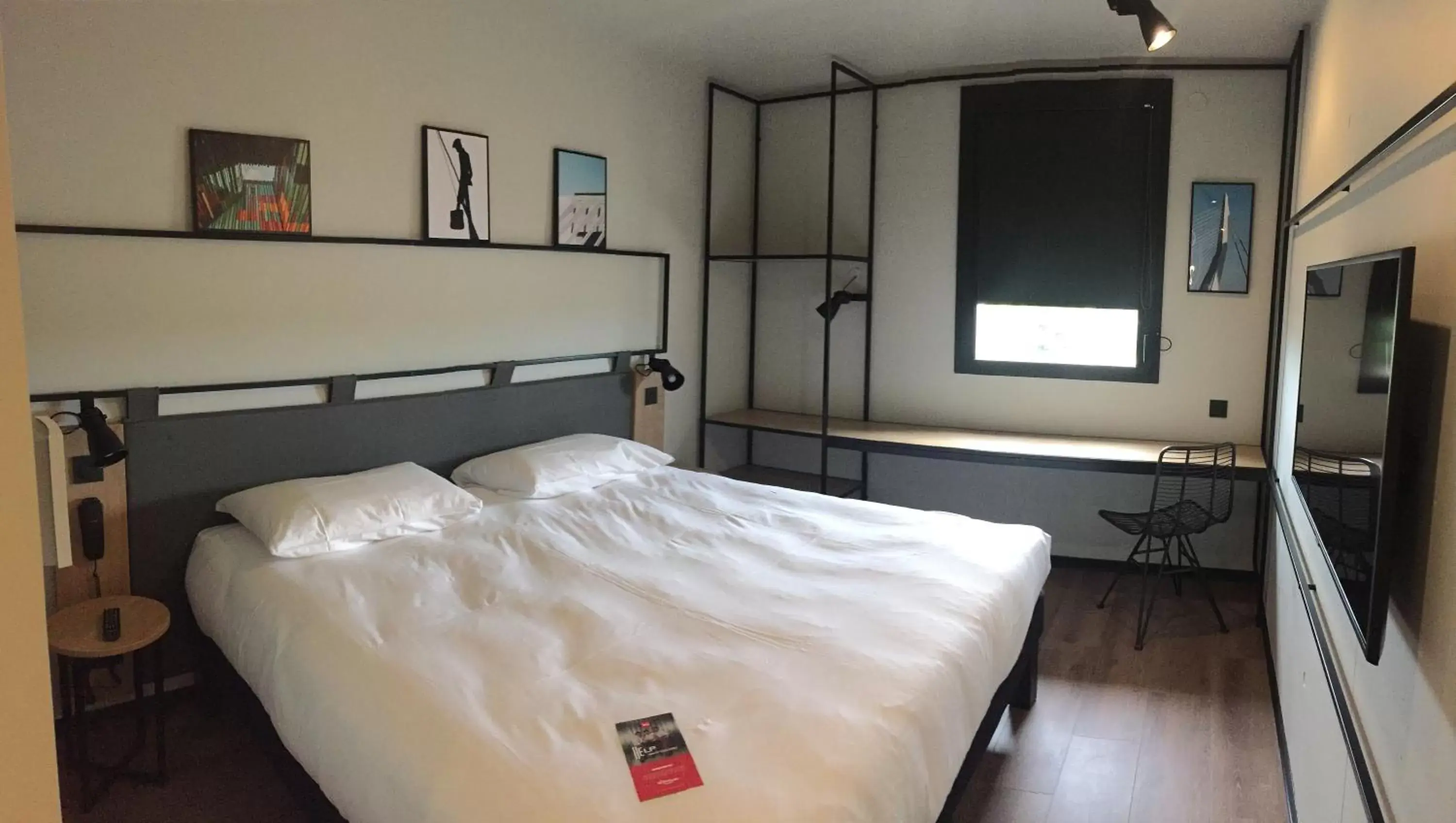 Bedroom, Bed in Ibis Lunel Petite Camargue