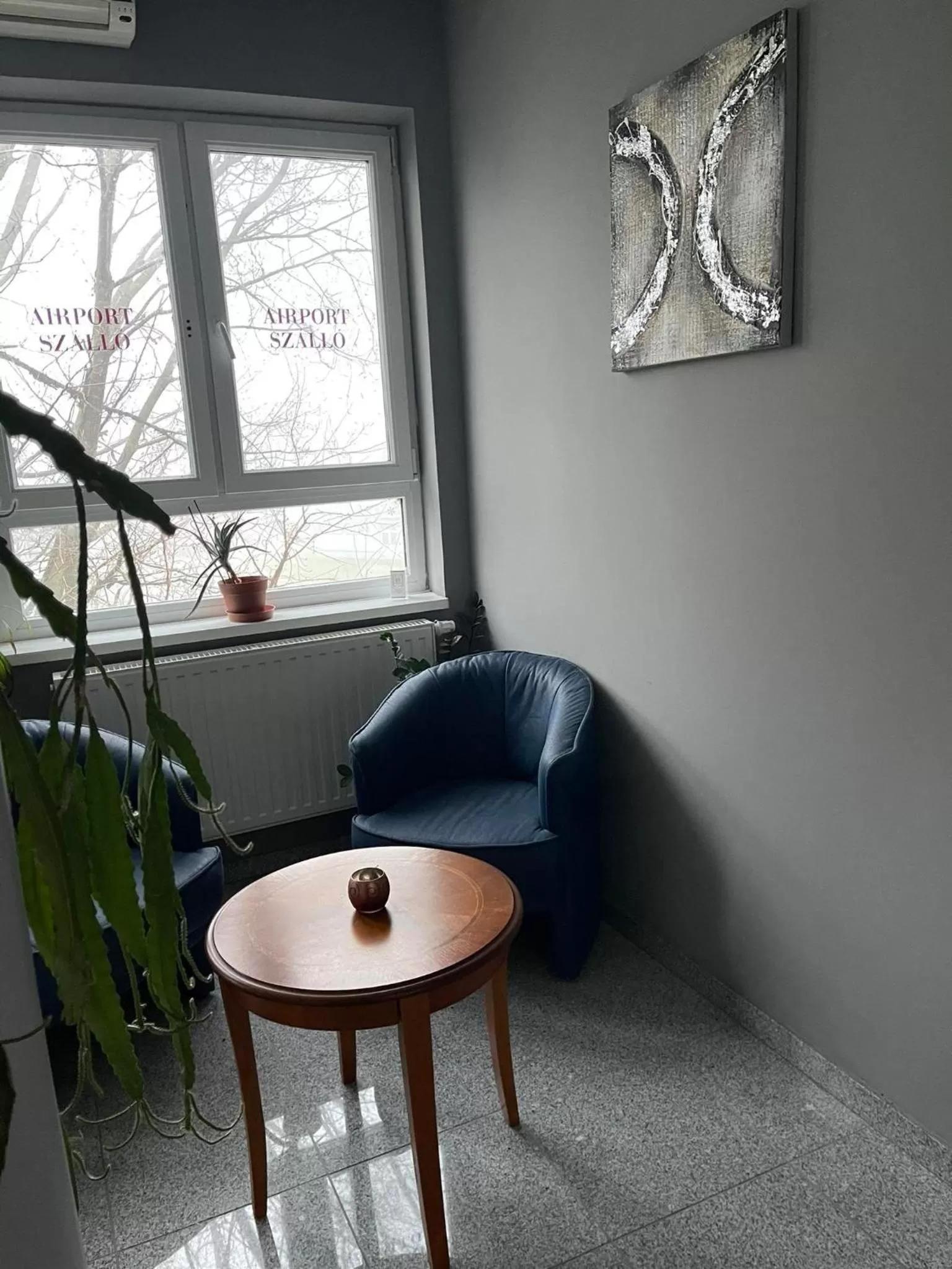 Communal lounge/ TV room in Airport Szálló