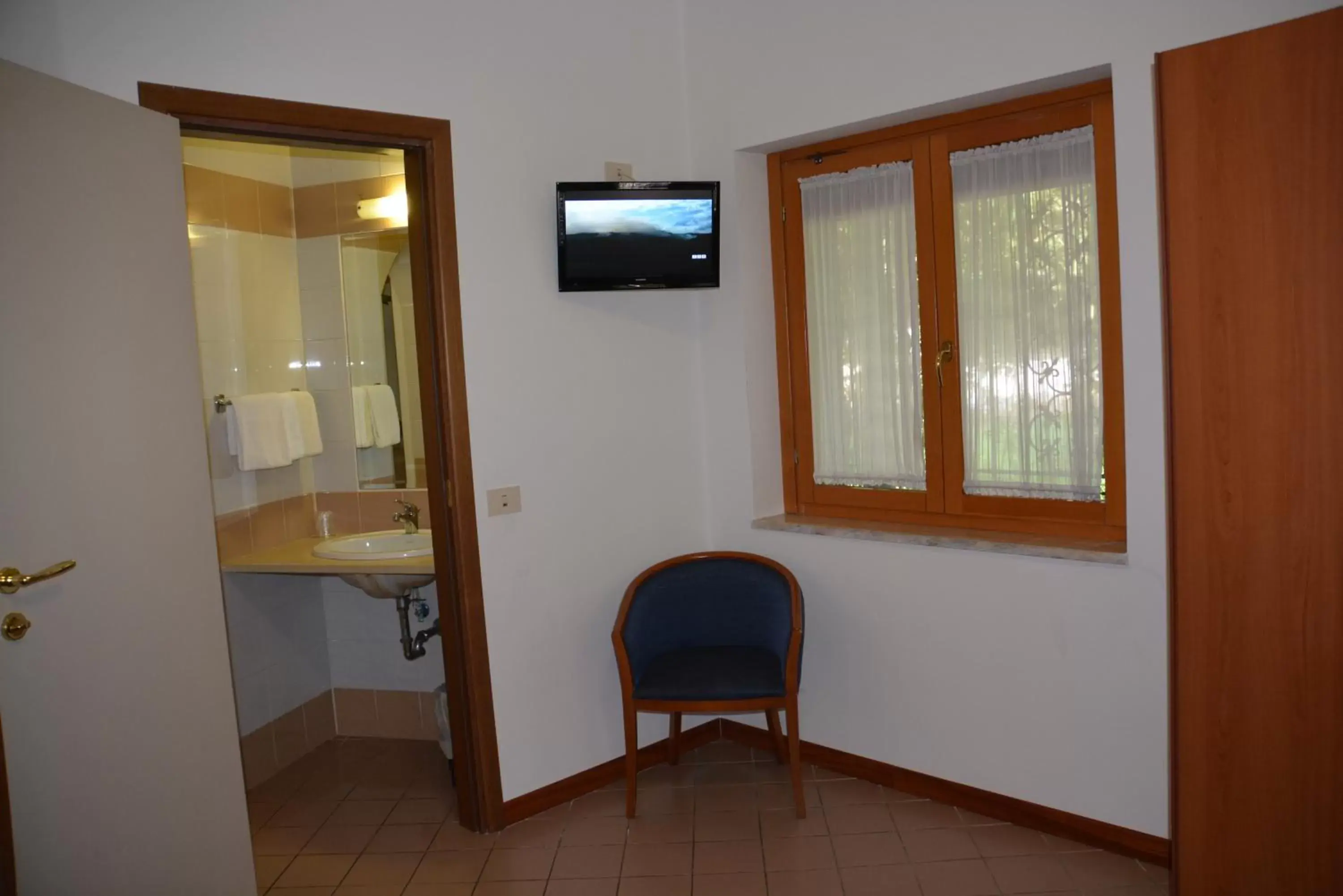 Bathroom, TV/Entertainment Center in Hotel Boomerang Roma