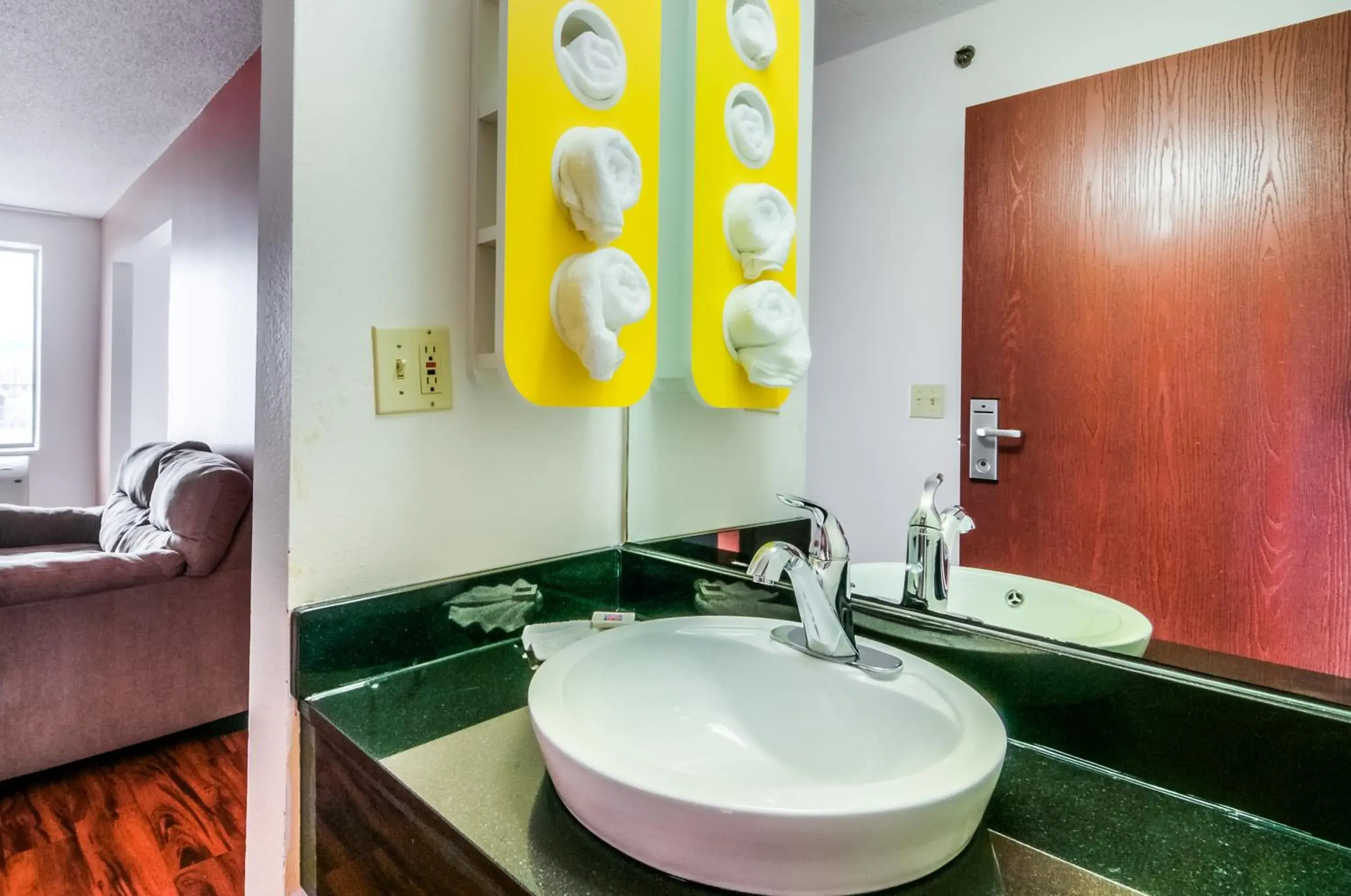 Bathroom in Motel 6-Lansing, IL - Chicago South