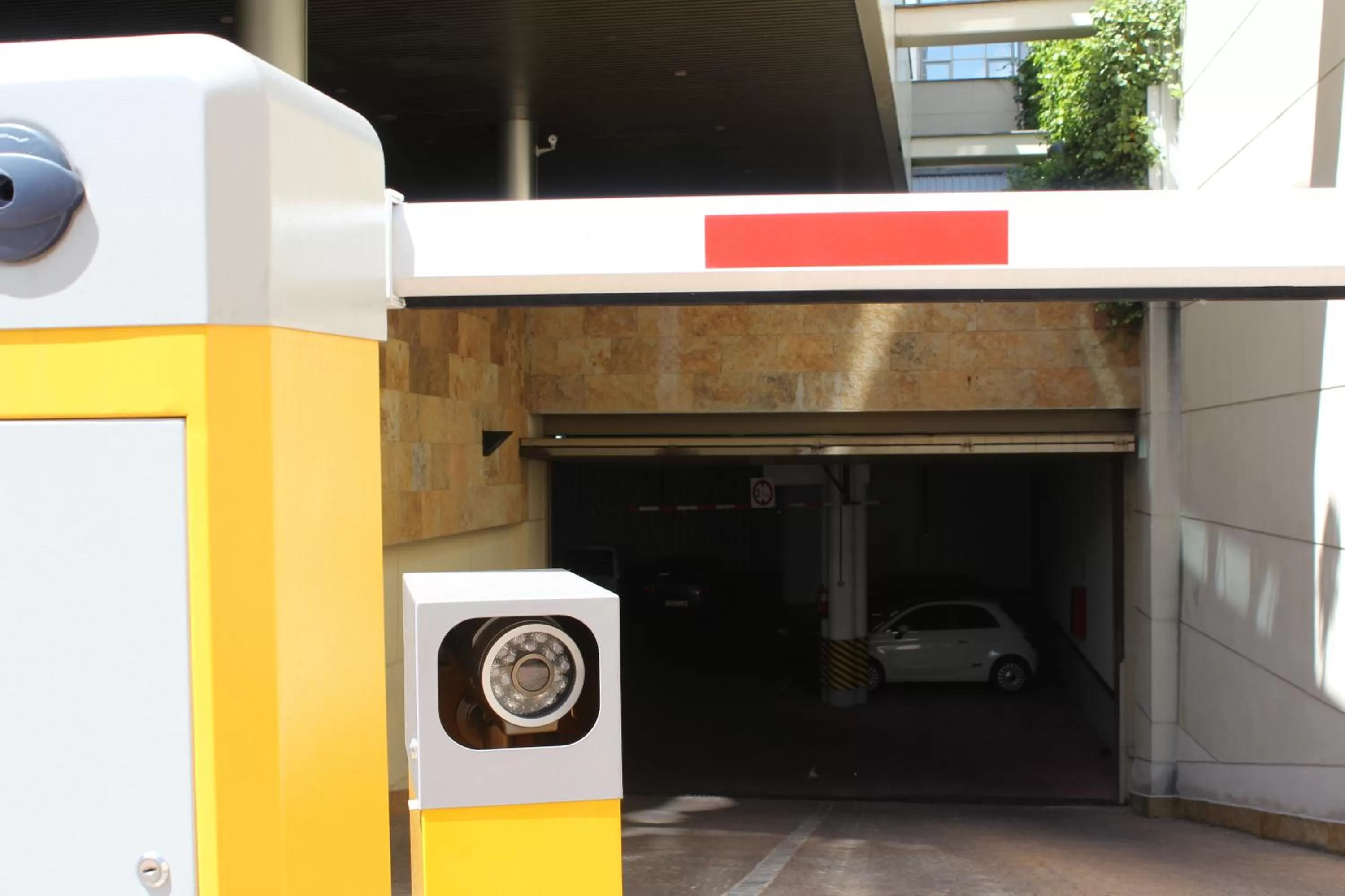 Parking in Hotel Villamadrid