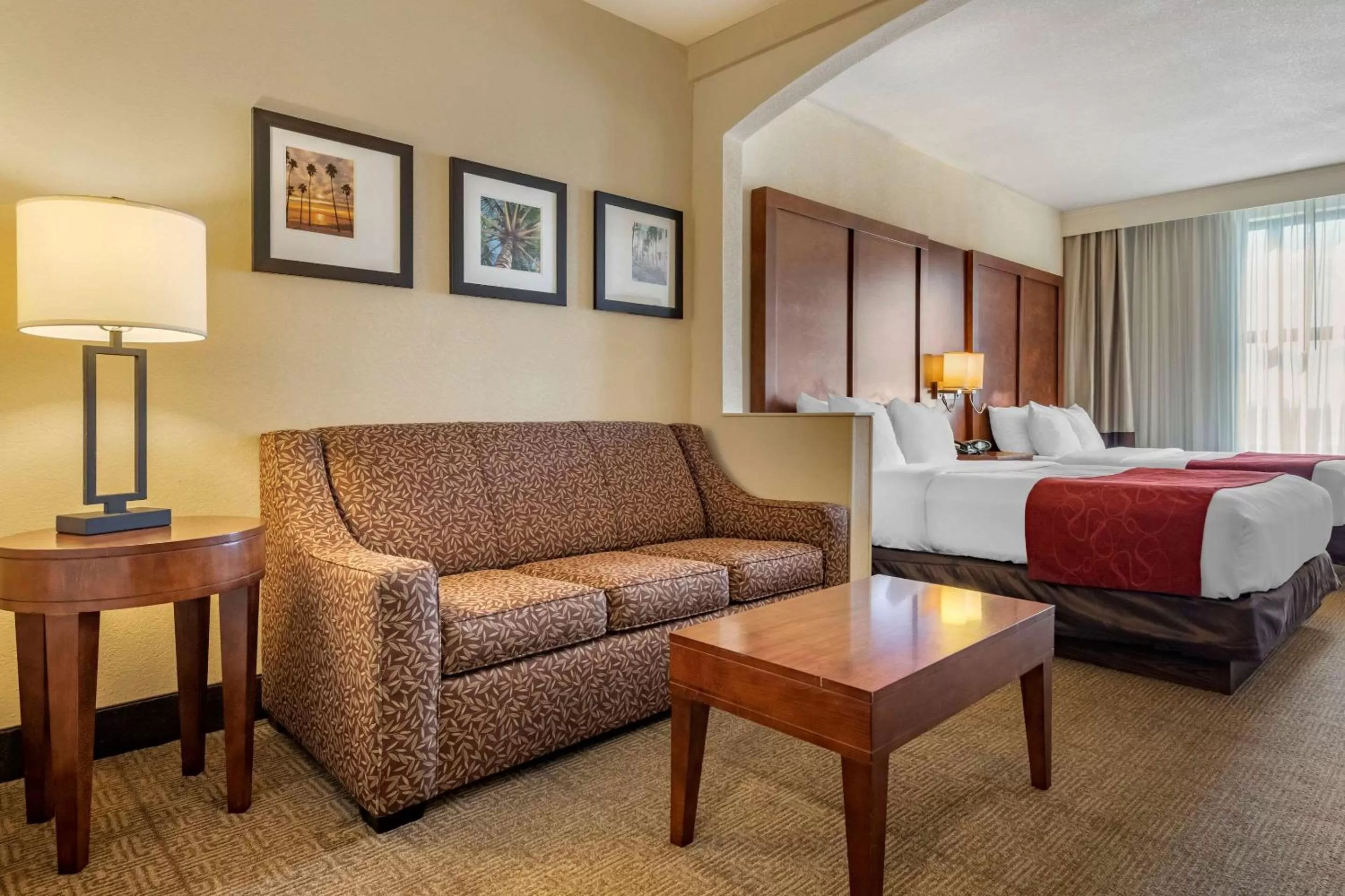 Photo of the whole room, Bed in Comfort Suites Miami - Kendall