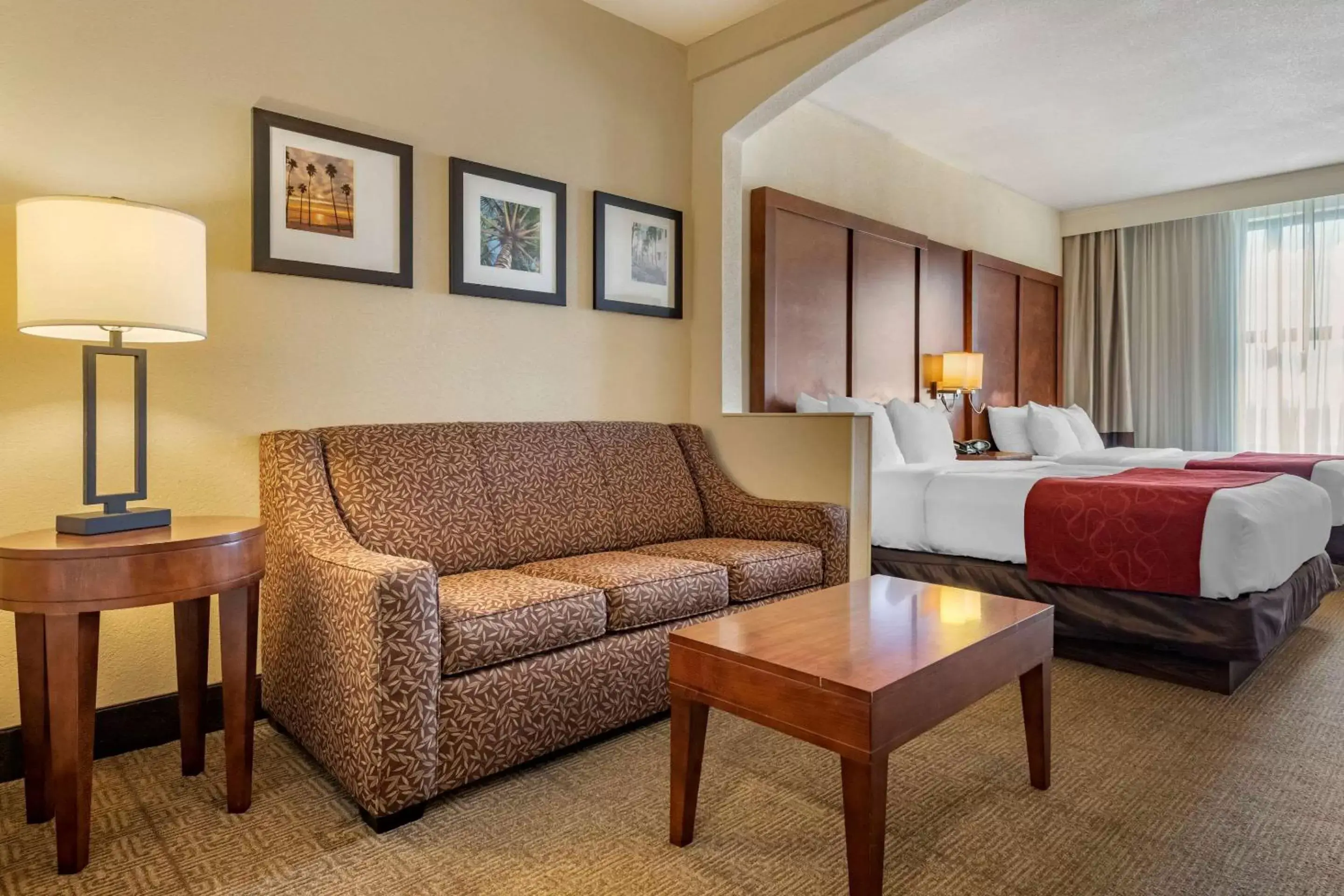 Photo of the whole room in Comfort Suites Miami