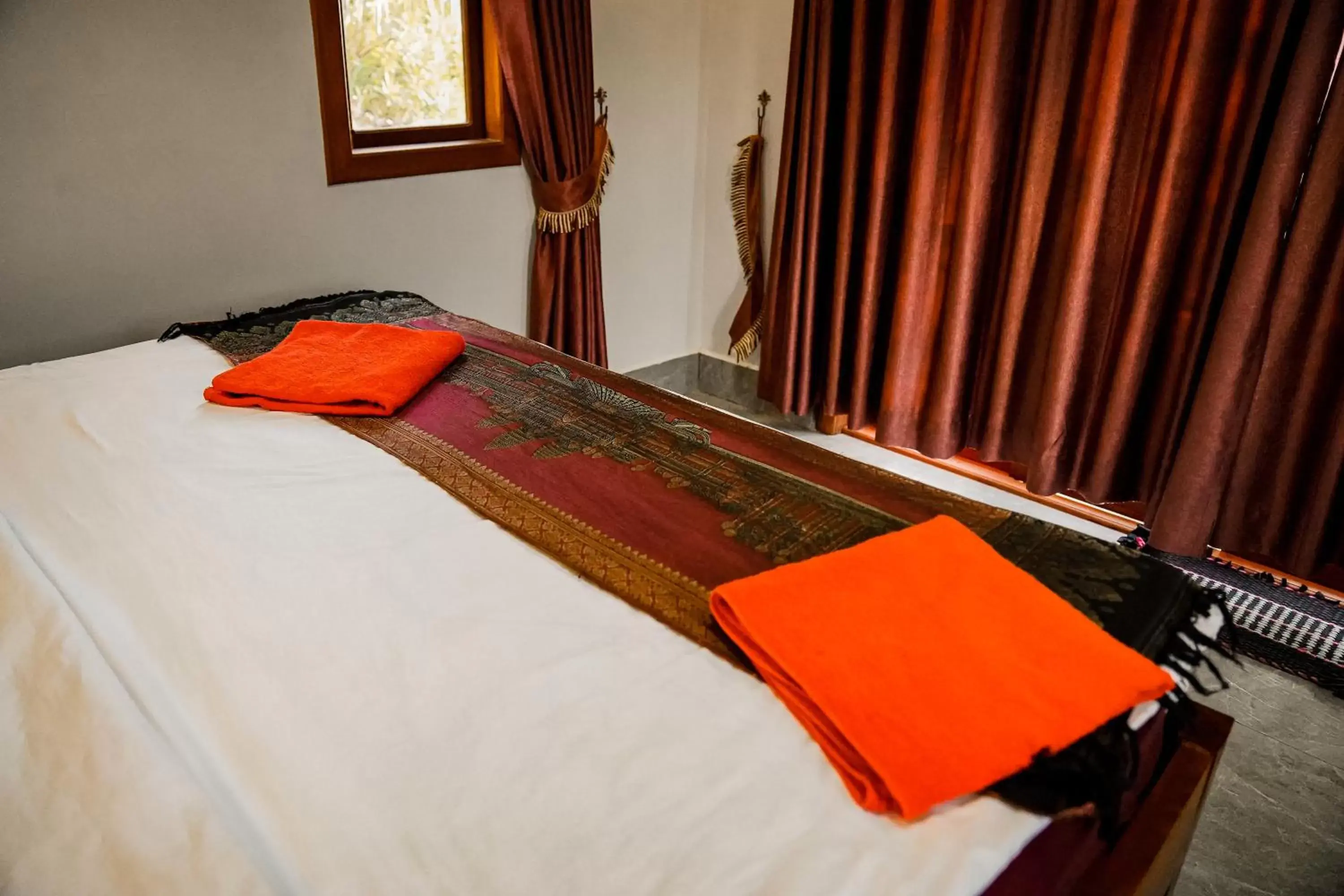 Photo of the whole room, Bed in Bamboo Bungalow