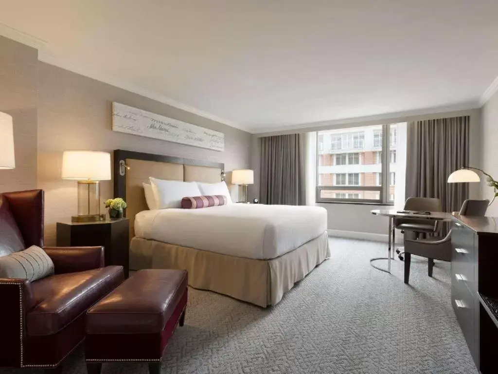 Fairmont Room with One King Bed and Roll-In Shower - Hearing/Mobility Accessible in The Fairmont Washington DC