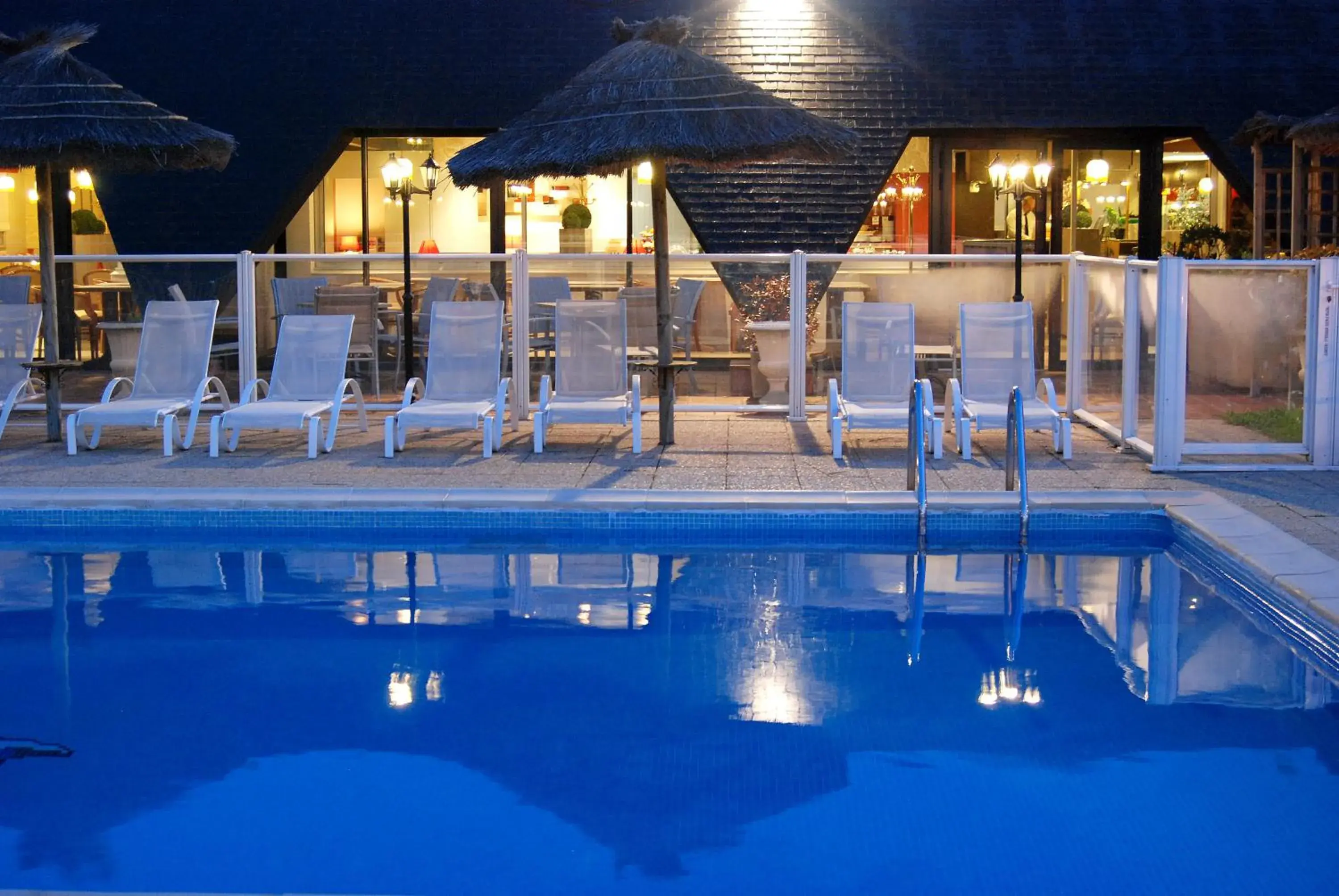 Swimming Pool in The Originals Boutique, Hotel Aquilon, Saint-Nazaire (Inter-Hotel)