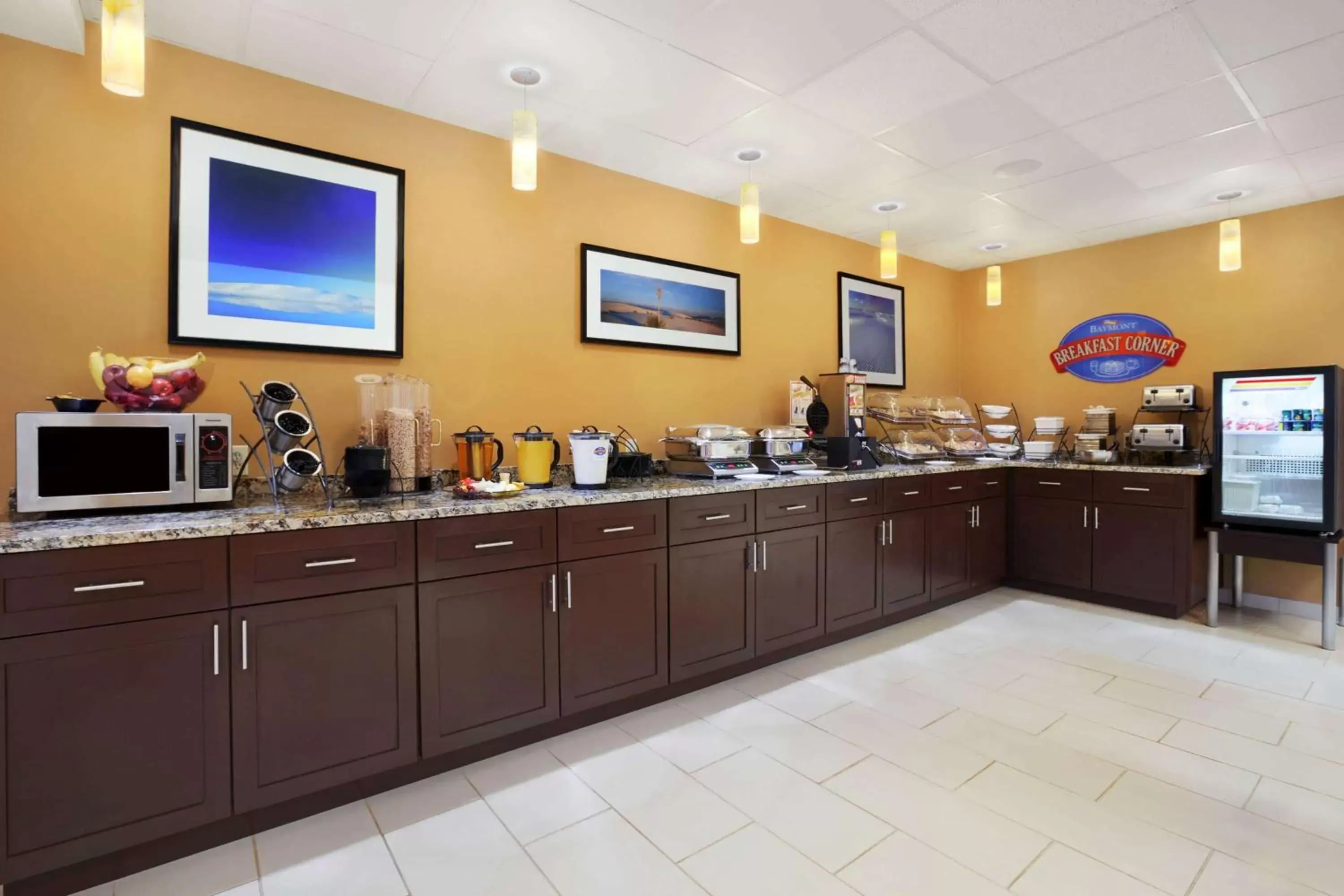 Restaurant/places to eat in Baymont by Wyndham Hobbs Restaurant/places to eat in Baymont by Wyndham Hobbs