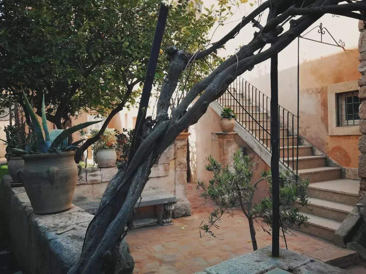 Garden in Palazzo Gambuzza