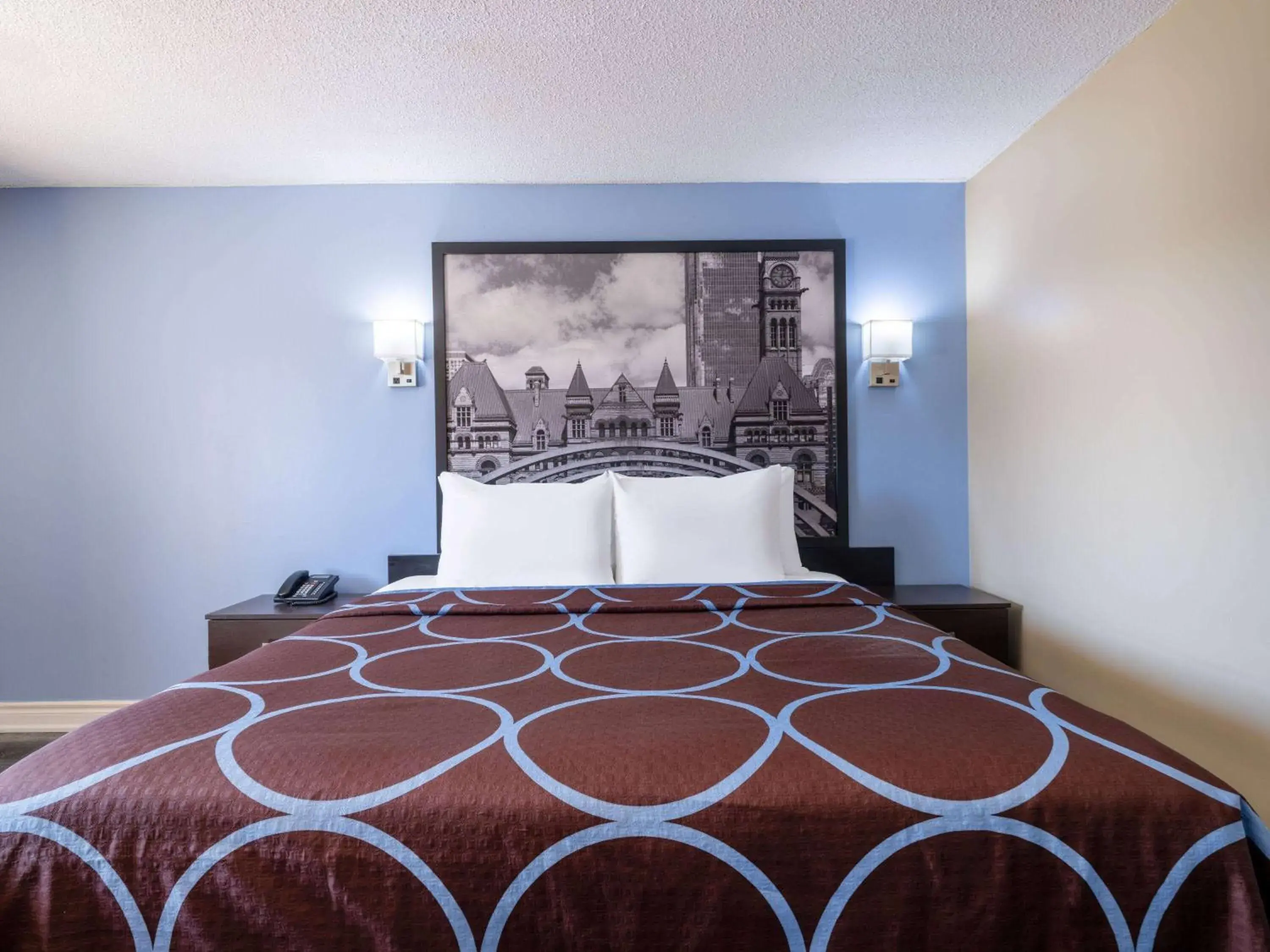 Photo of the whole room, Bed in Super 8 by Wyndham Toronto East ON