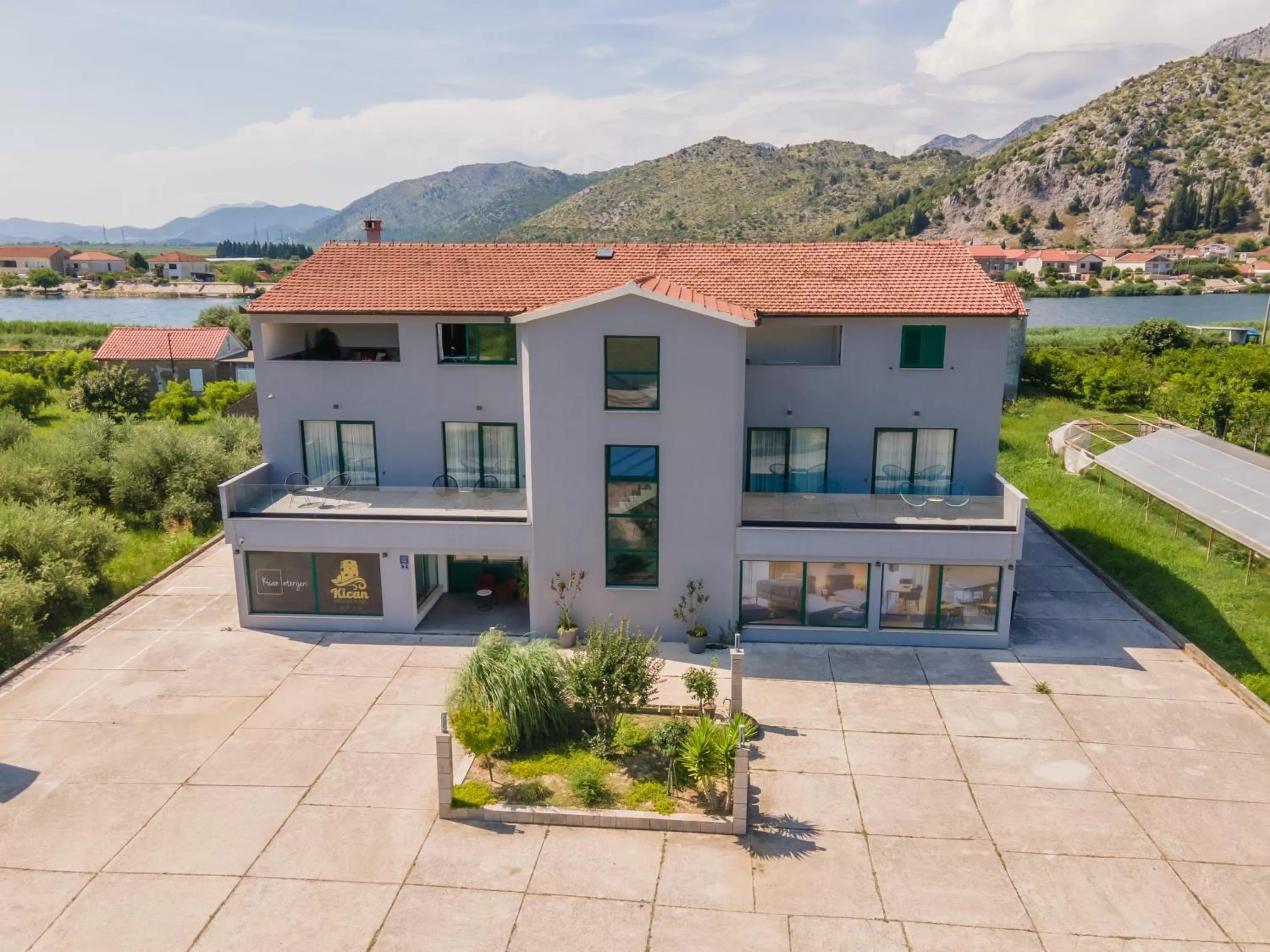 Property Building in Boutique rooms Kican