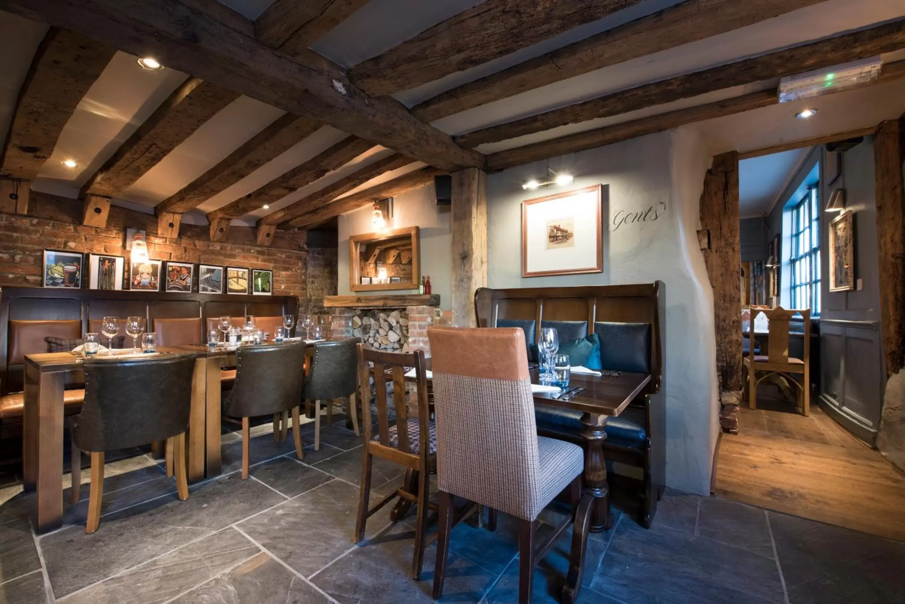 Restaurant/Places to Eat in The Ostrich Inn Colnbrook London Heathrow