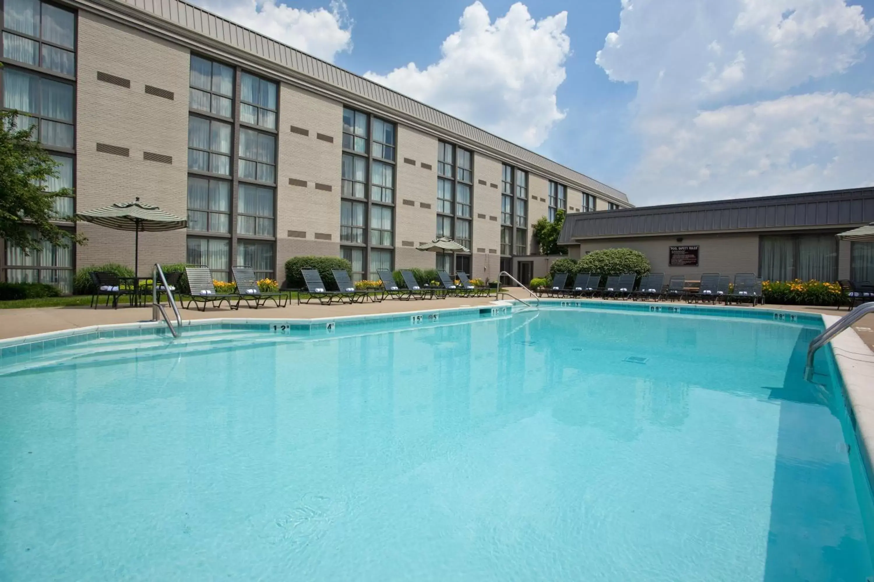 Property Building in Holiday Inn Cincinnati-Riverfront, an IHG Hotel