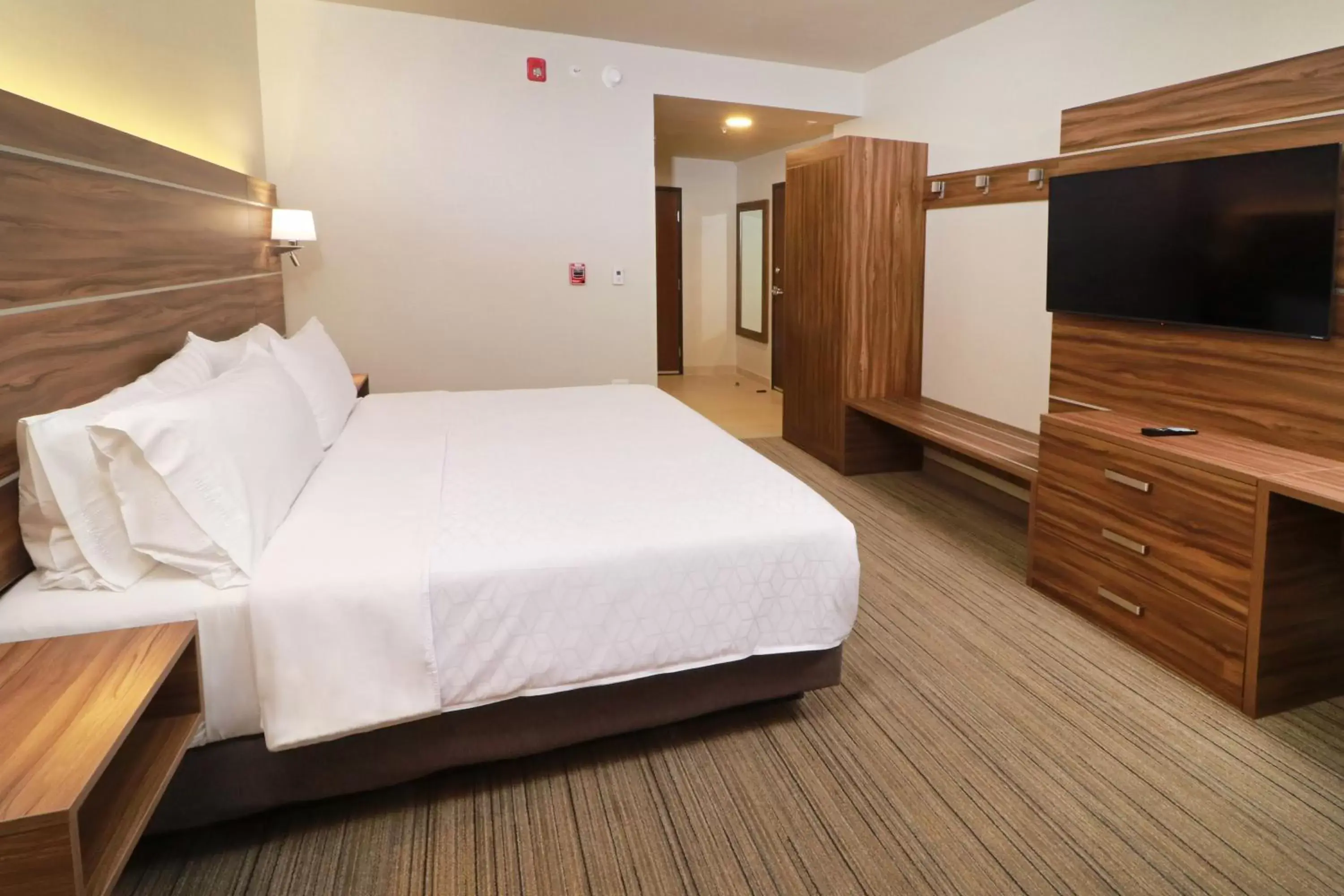 Bed in Holiday Inn Express - Monterrey - Fundidora, an IHG Hotel