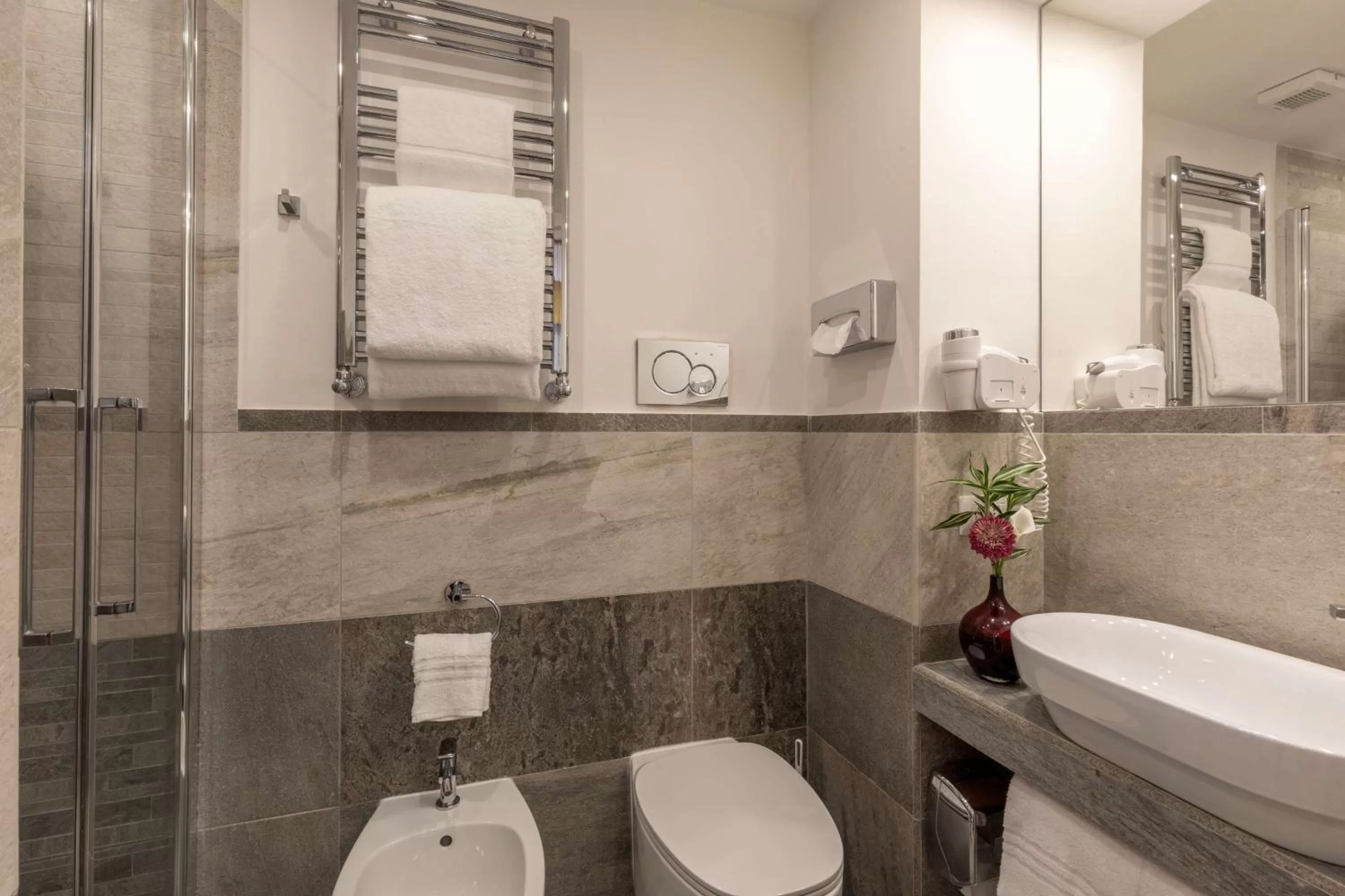 Bathroom in Hotel Diana Roof Garden