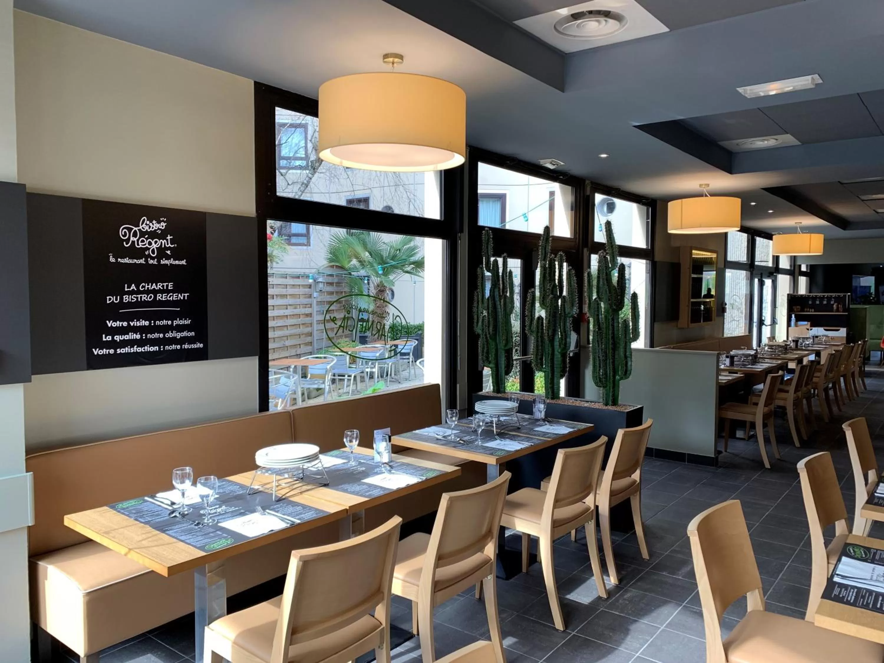 Restaurant/places to eat in ibis Tours Centre Gare