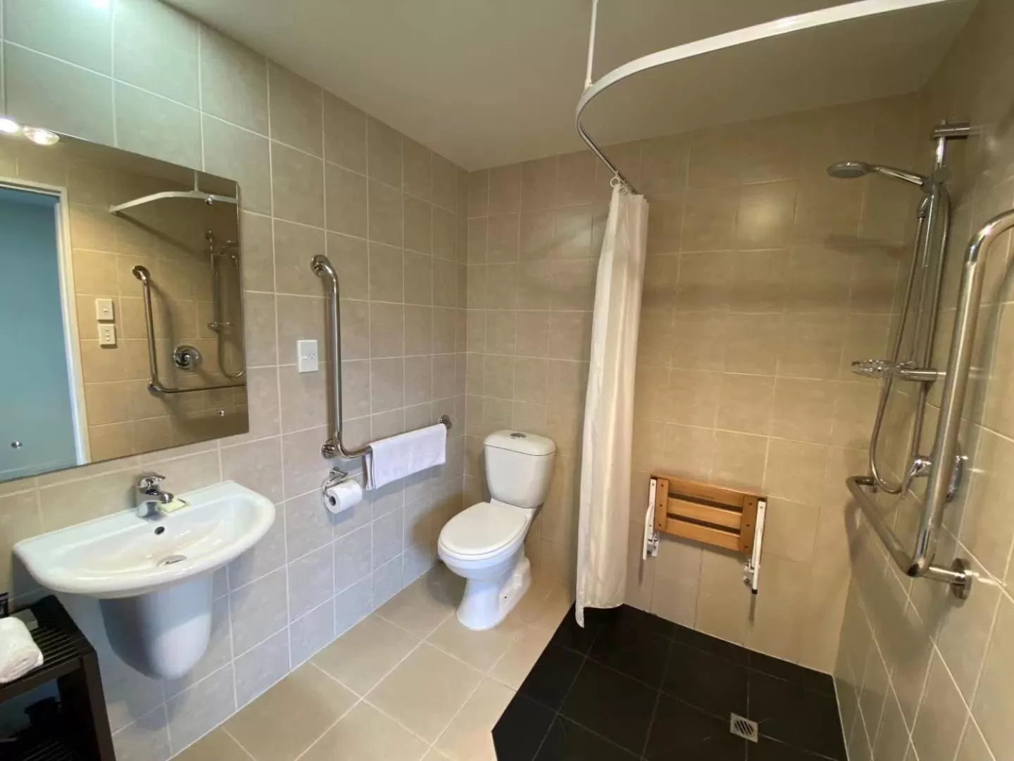 Shower in Alpha Motel with Spa-Bath