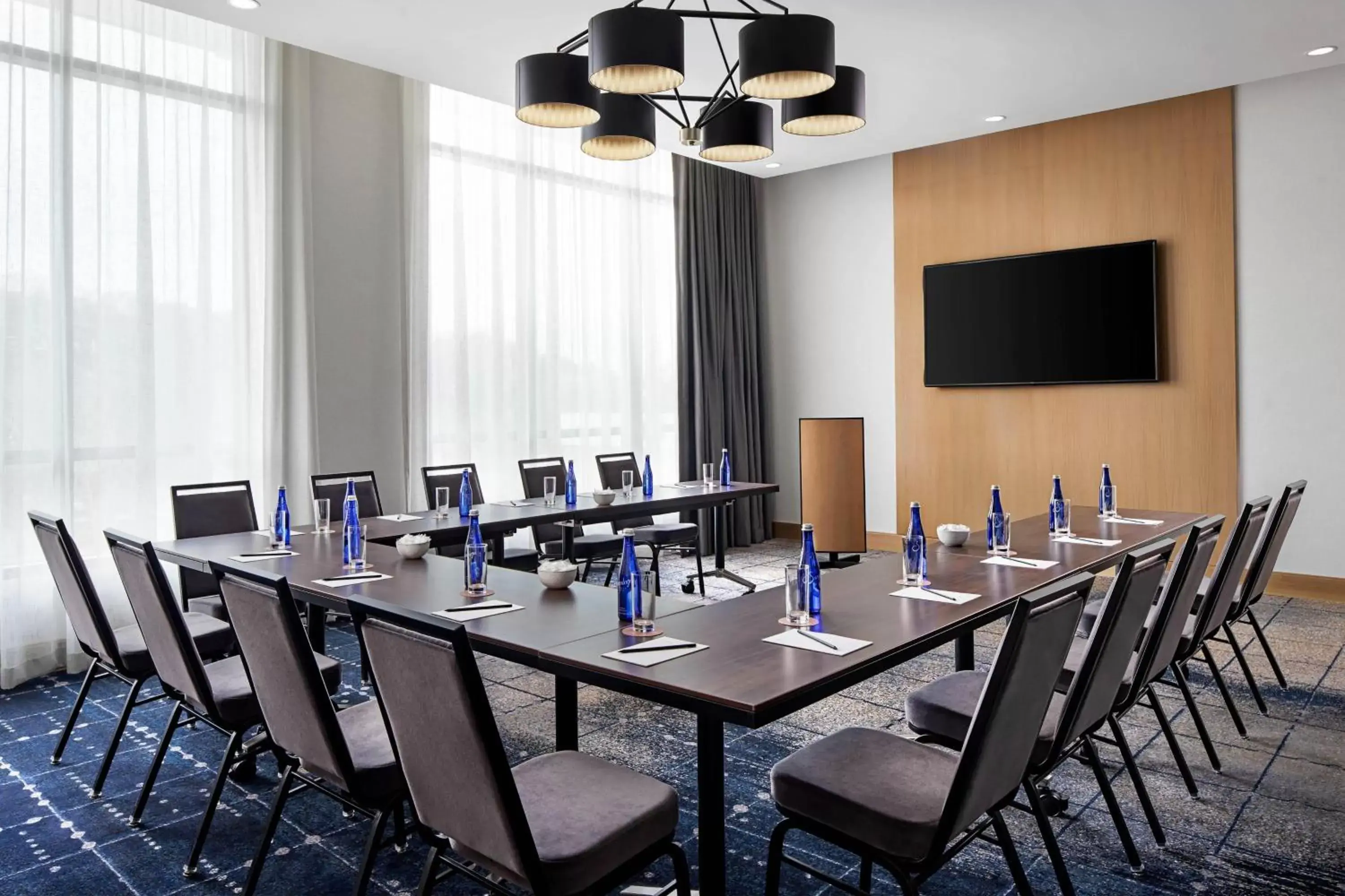 Meeting/conference room in The Oaklander Hotel, Autograph Collection