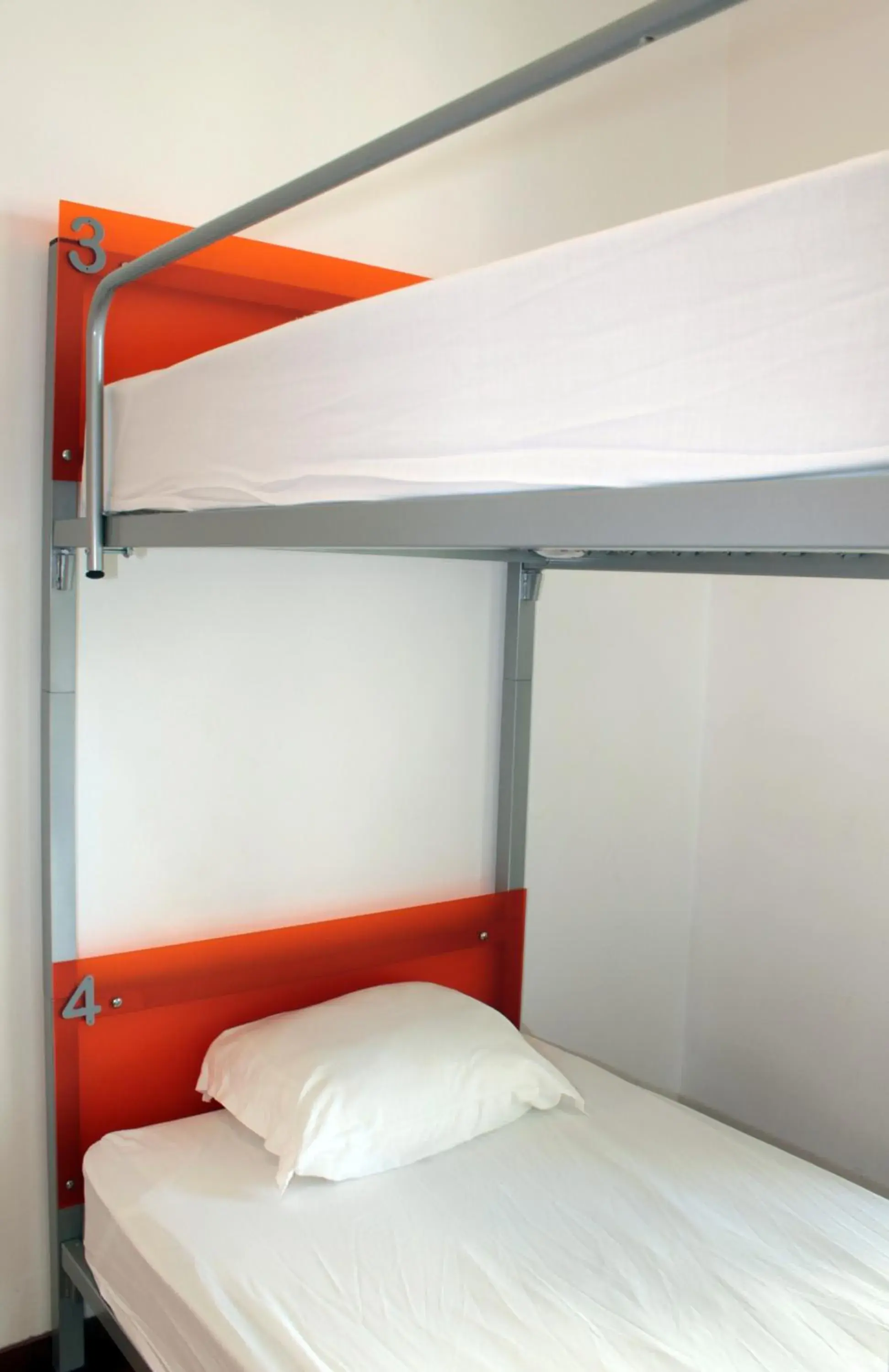 Bedroom, Bunk Bed in HI Porto - Pousada de Juventude