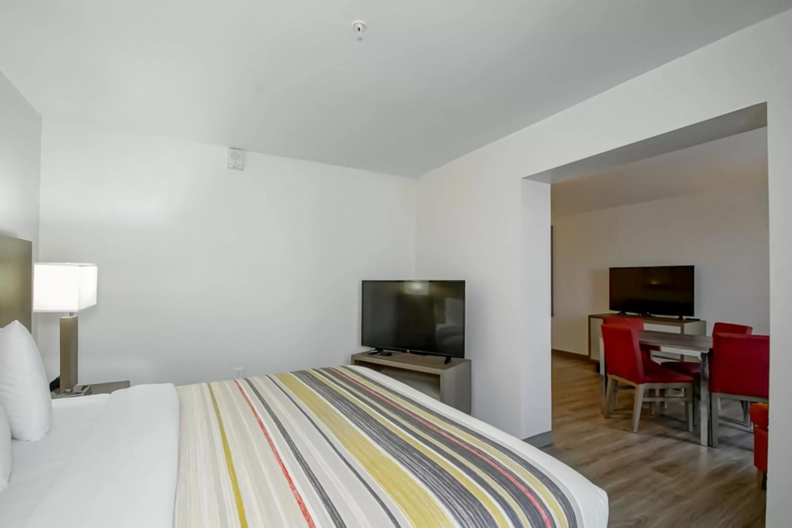 Seating area in Country Inn & Suites by Radisson, New Orleans I-10 East, LA