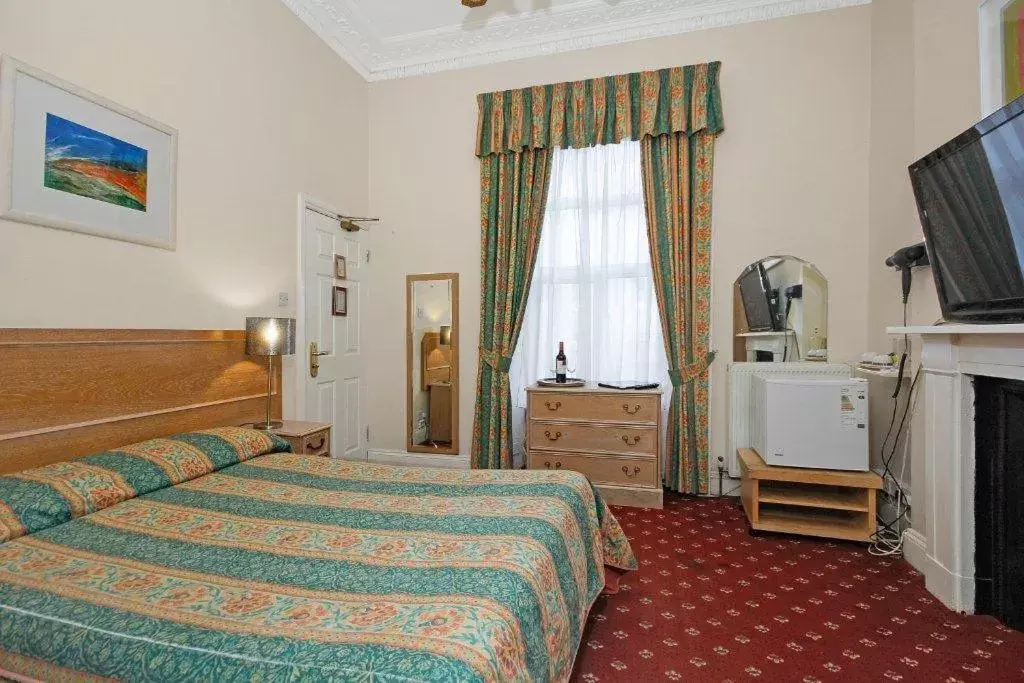 Bedroom, Bed in KingswayPark Hotel at Park Avenue