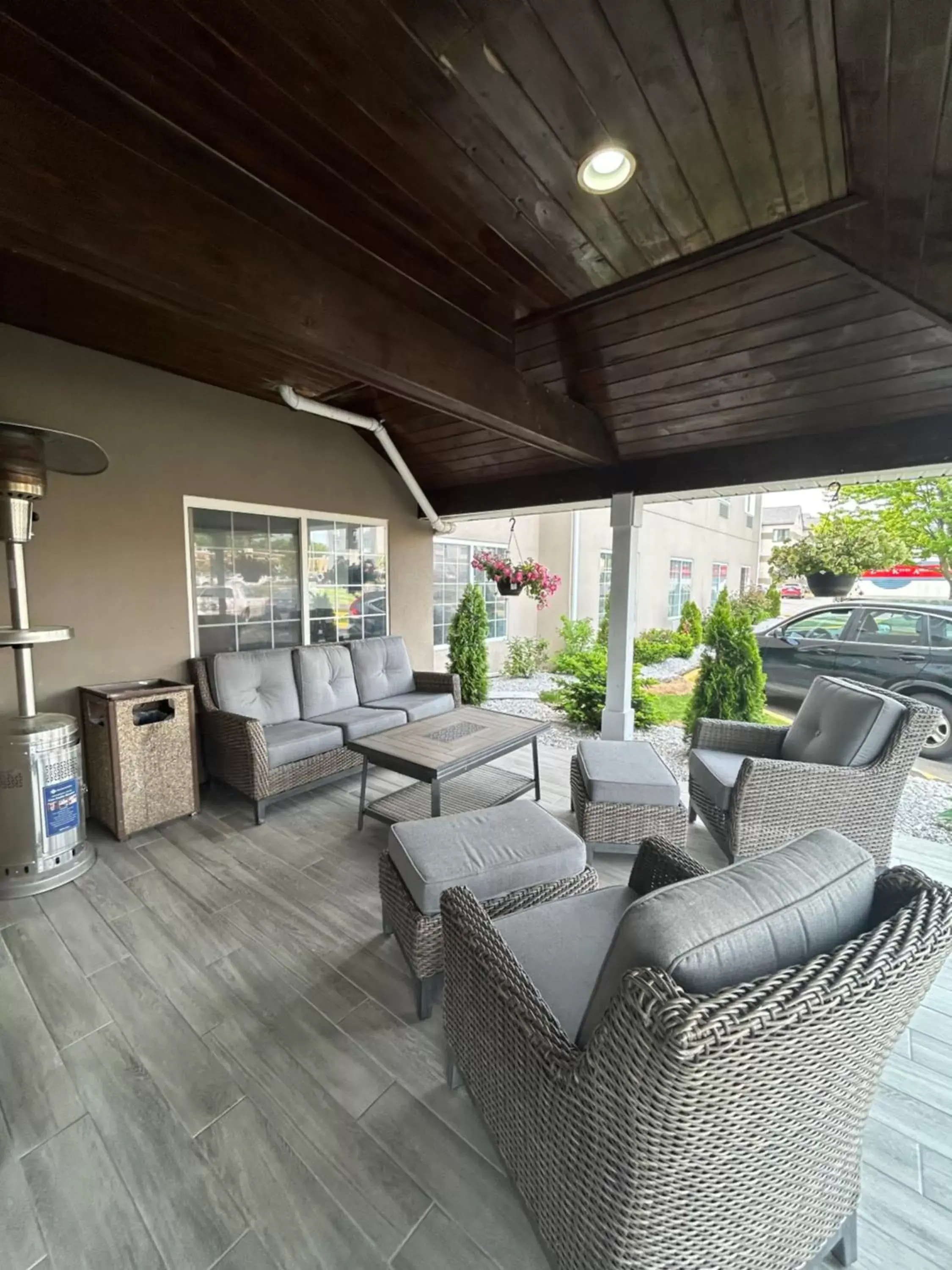 Patio, Seating Area in Country Inn & Suites by Radisson, Grand Rapids Airport, MI