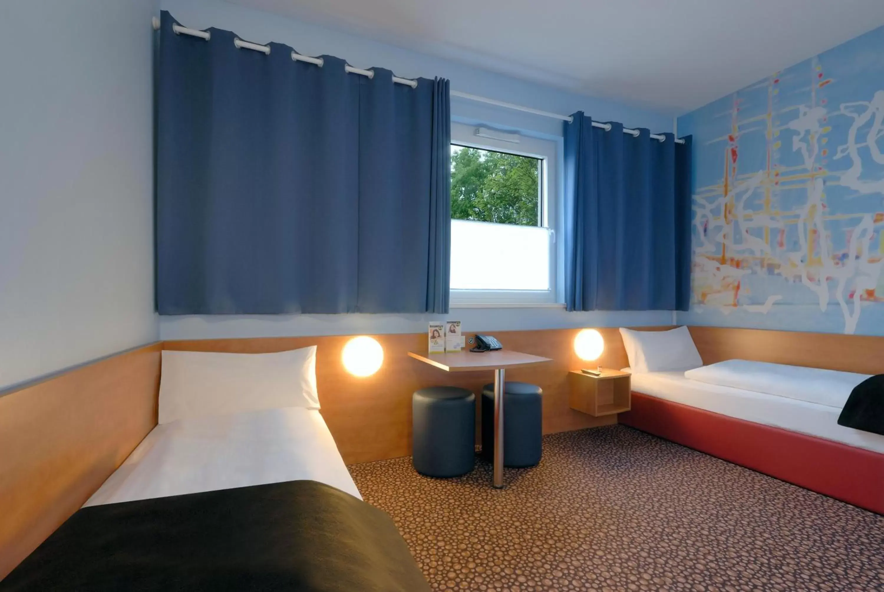 Photo of the whole room, Bed in B&B Hotel Kiel-City