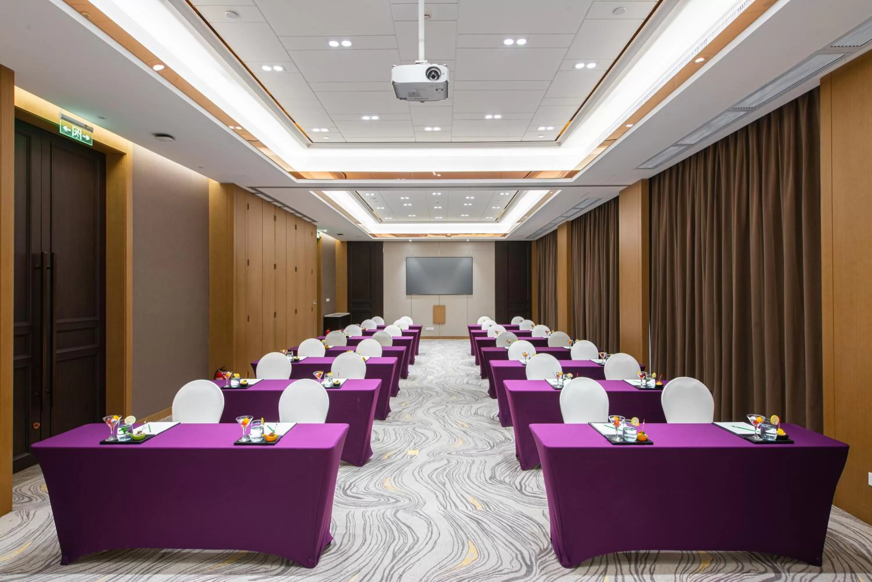 Meeting/conference room in Holiday Inn Wuhan Riverside by IHG