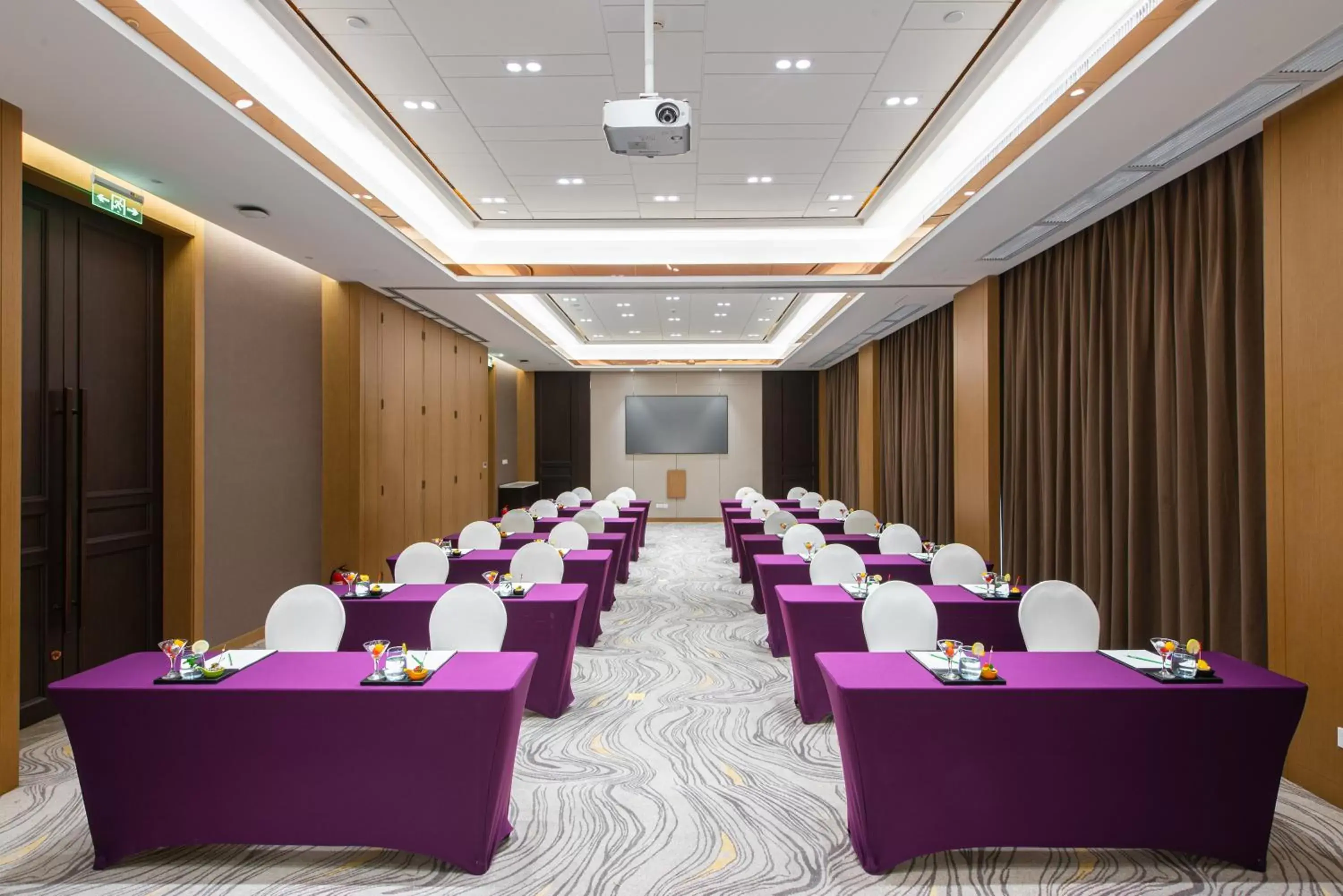 Meeting/conference room in Holiday Inn Wuhan Riverside, an IHG Hotel
