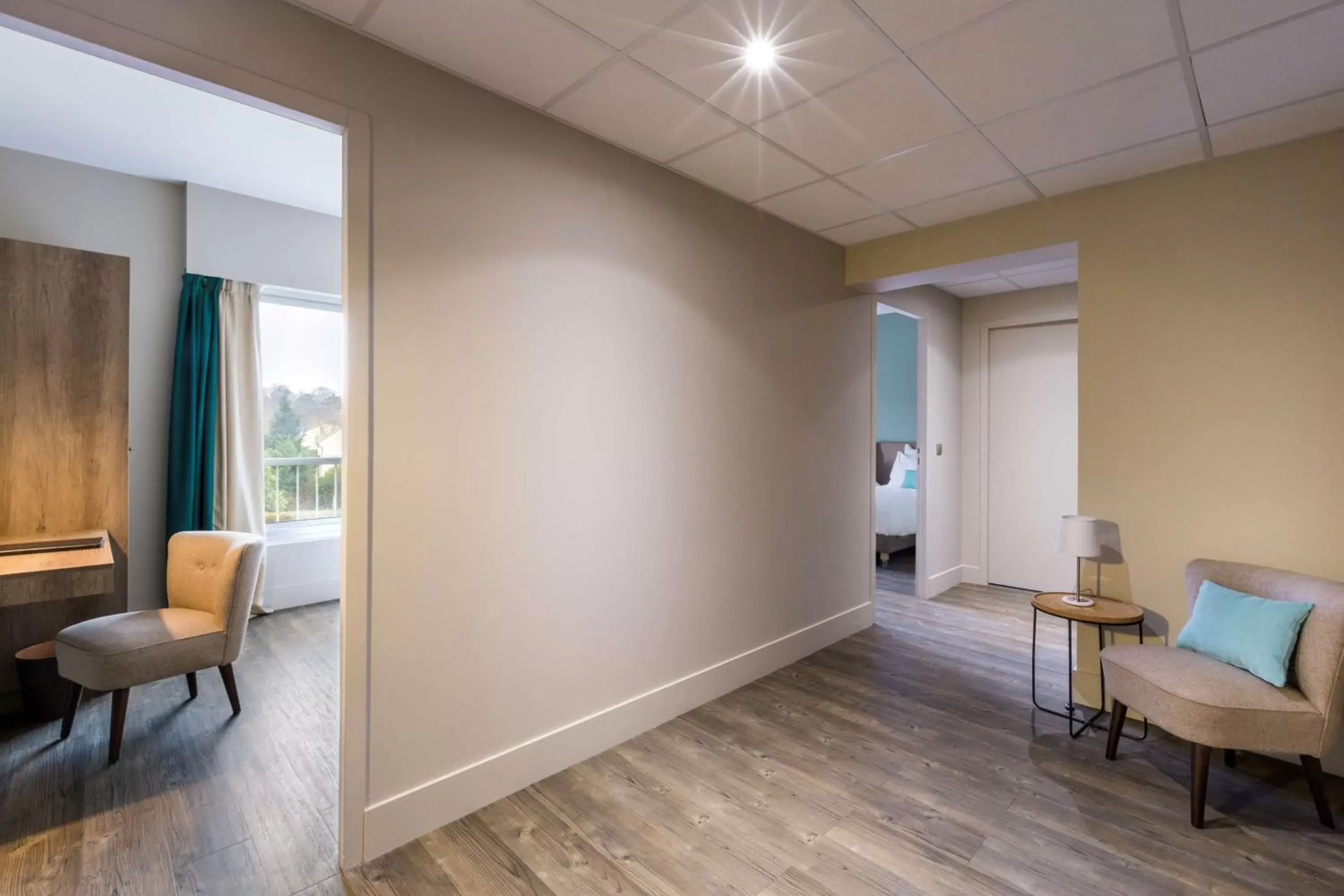 Photo of the whole room, Seating Area in BEST WESTERN La Porte des Châteaux