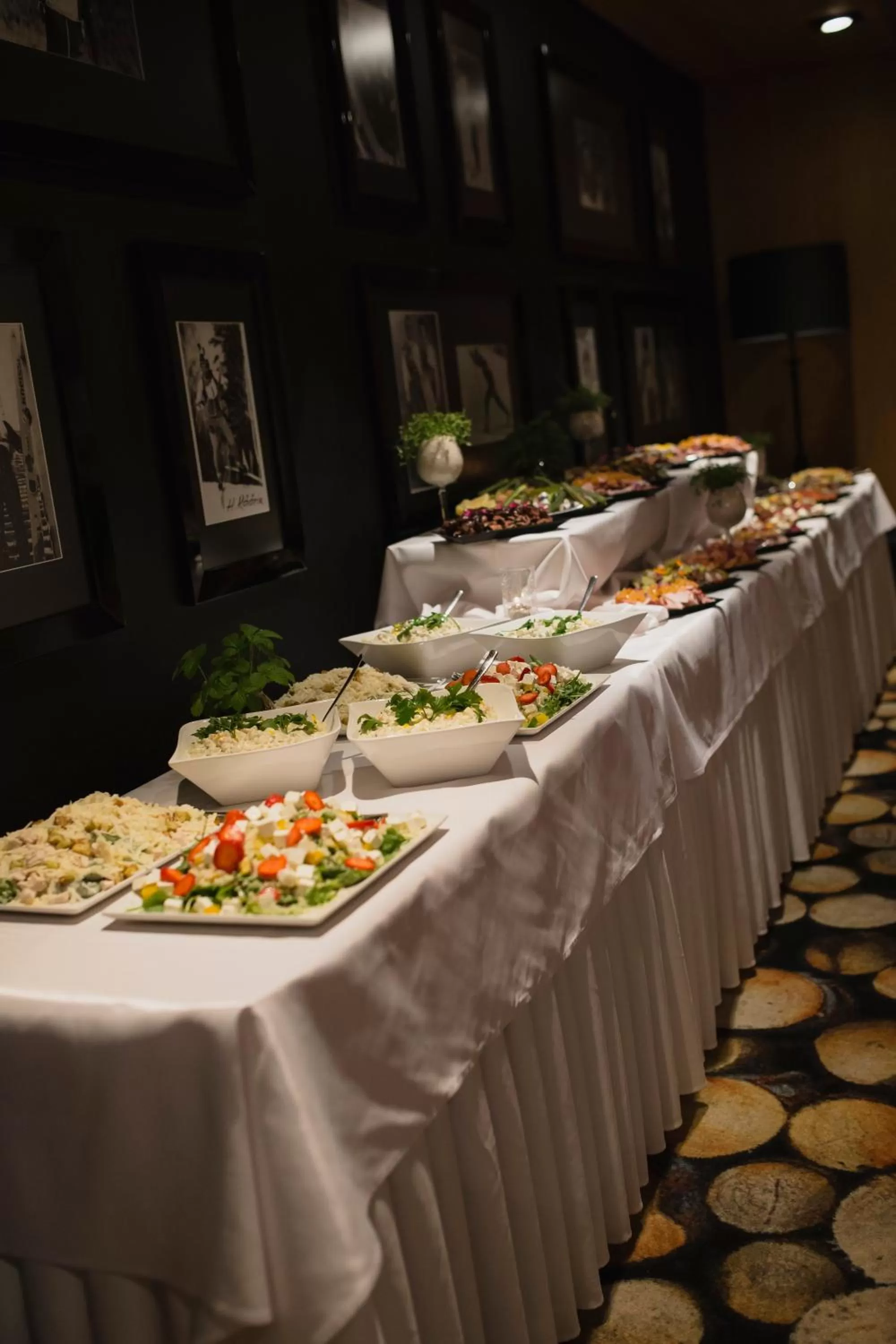 Restaurant/places to eat in GMP Clubhotel Apartments