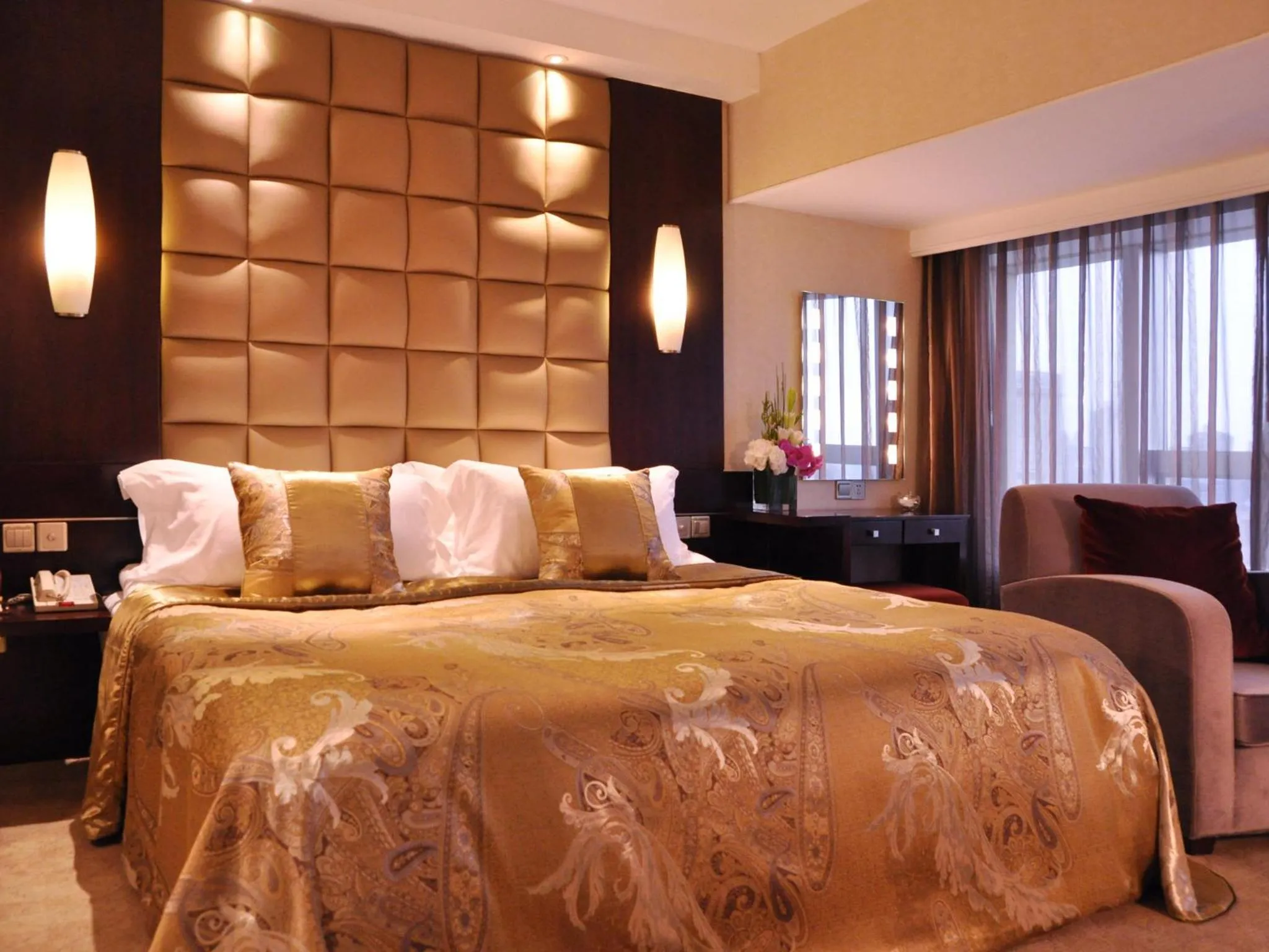 Bed in Jinling Purple Mountain Hotel Shanghai（Shanghai Grand Trustel Purple Mountain Hotel）